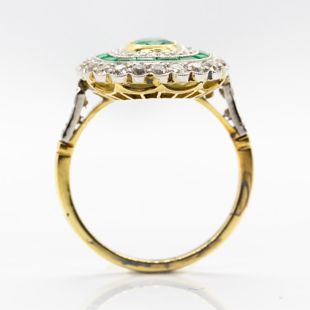 Sparkling 18 Karat Gold and Platinum Diamonds and Emeralds Ring In Excellent Condition In Miami, FL