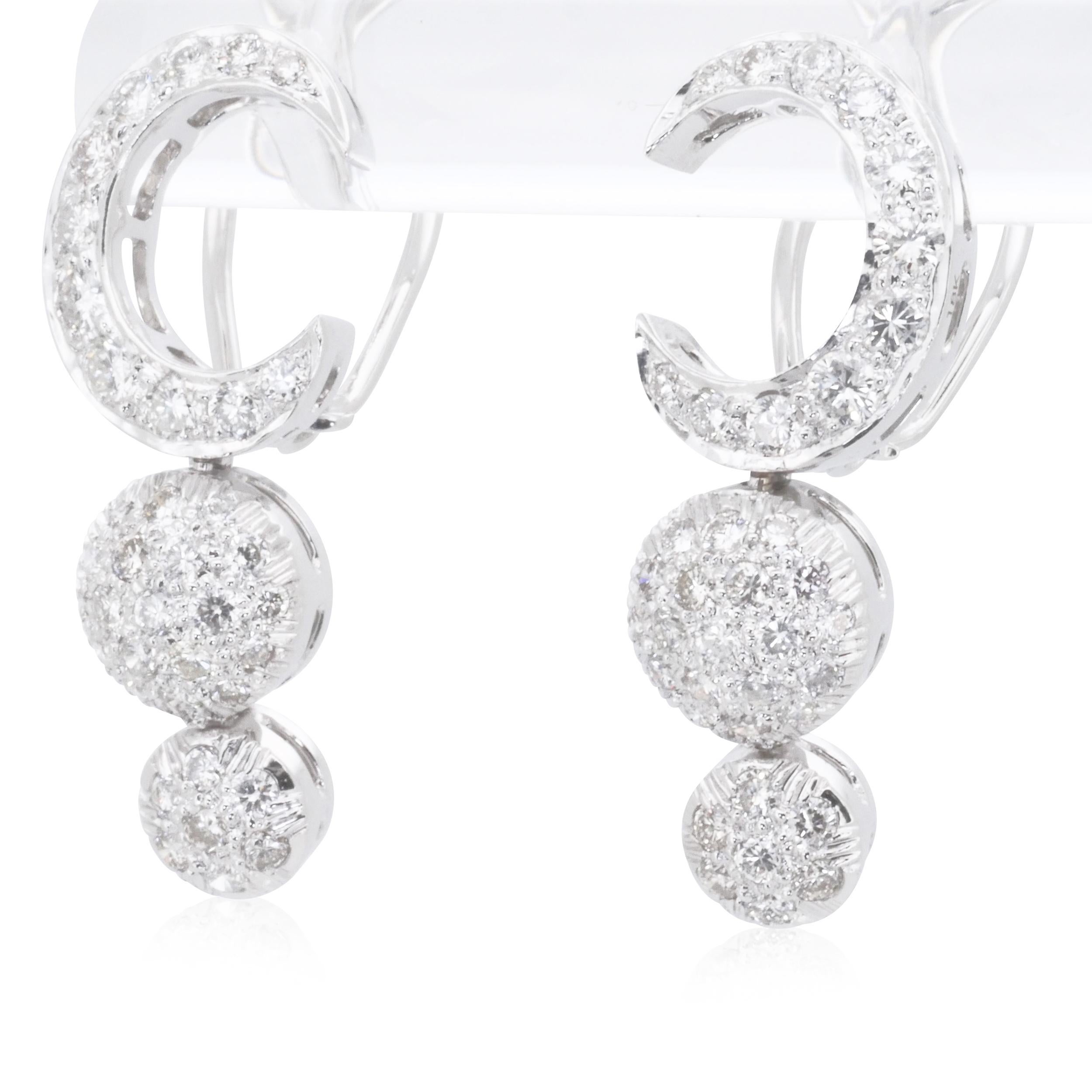 A beautiful pair dangle earrings with a dazzling 1.32 carat round brilliant natural diamond. It has 1.08 carat of side diamonds which add more to its elegance. The jewelry is made of 18k white ring with a high quality polish. It comes with a fancy