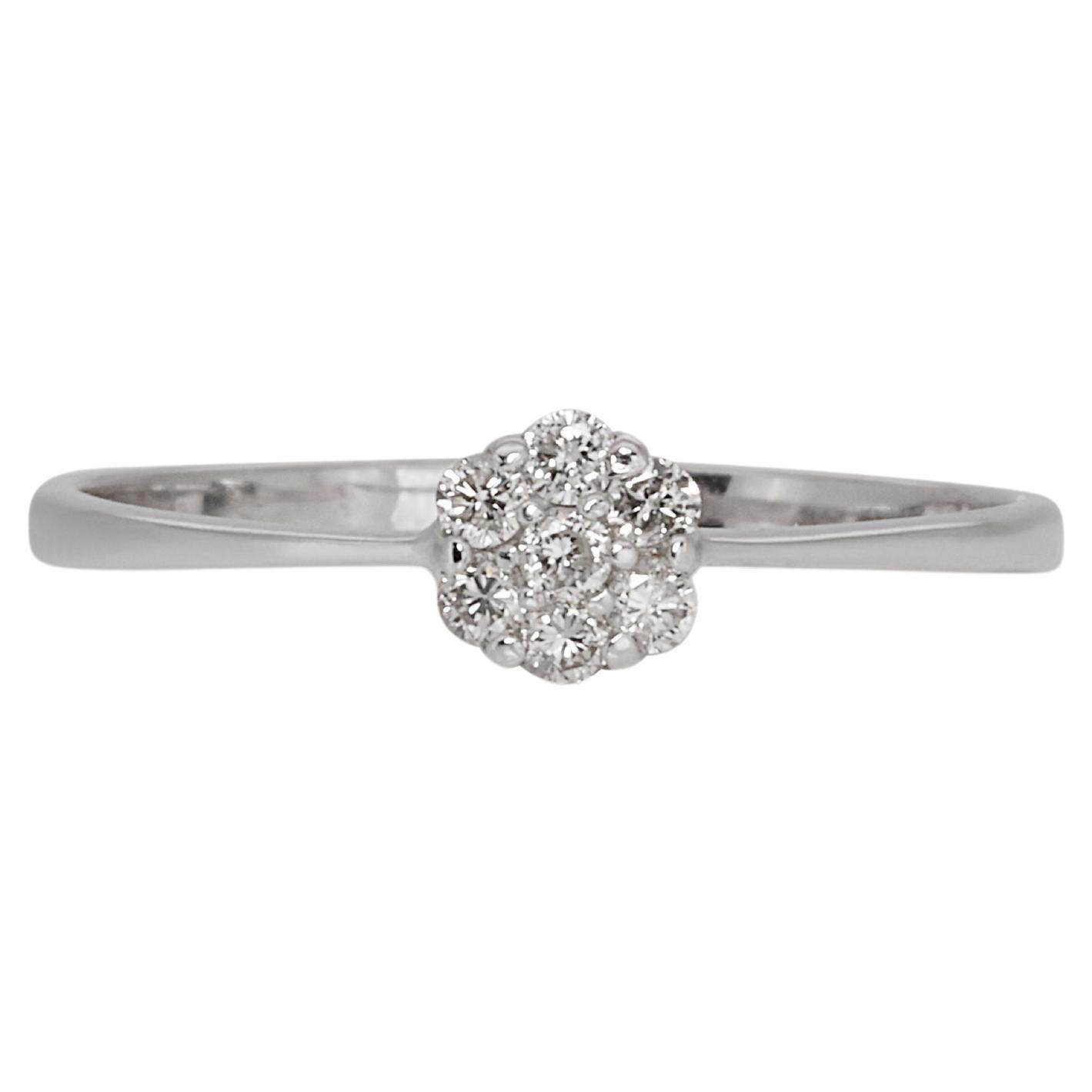 Sparkling 18k White Gold Diamond Ring with .20ct Natural Diamond For Sale