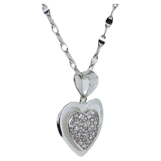 Sparkling 18K White Gold Heart Necklace In New Condition For Sale In רמת גן, IL