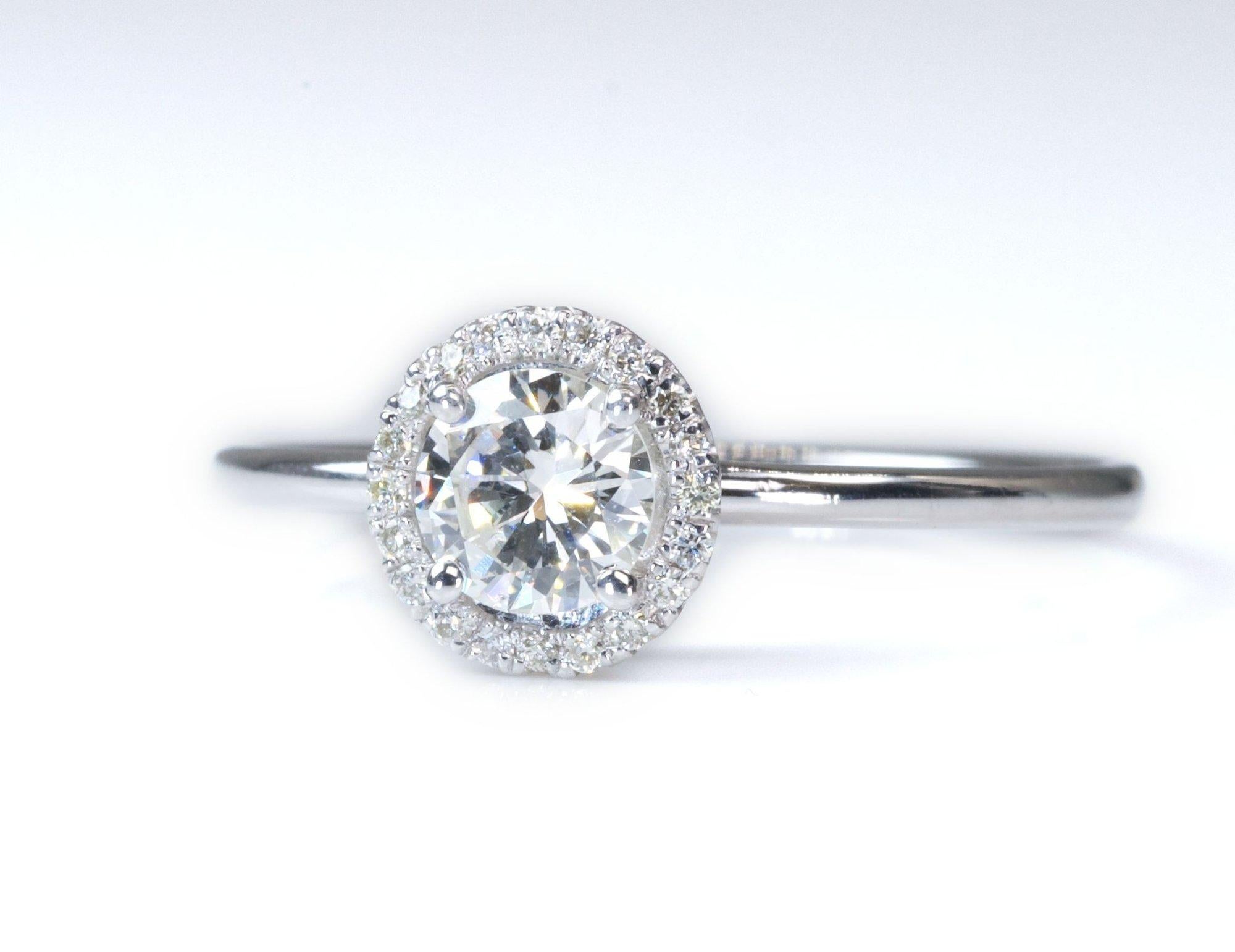 Round Cut Sparkling 18k White Gold Ring with 1.0 Ct Natural Diamond, IGI Certificate For Sale