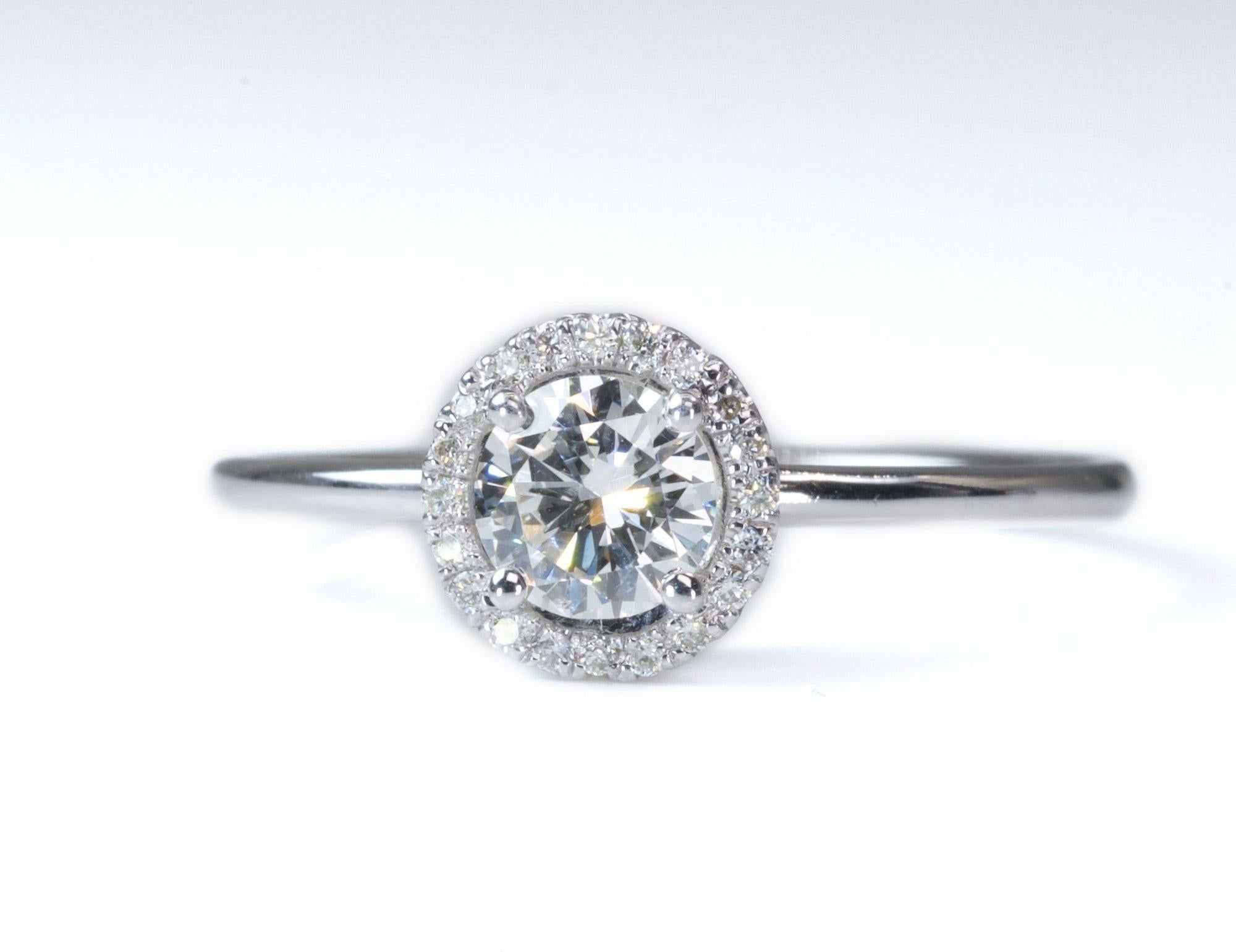 Women's Sparkling 18k White Gold Ring with 1.0 Ct Natural Diamond, IGI Certificate For Sale