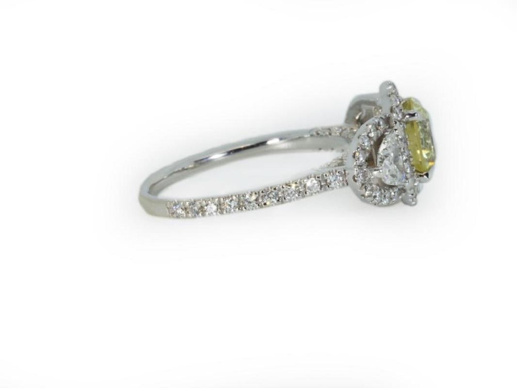Sparkling 18k White Gold Ring with 1.53 Ct Natural Diamonds In New Condition For Sale In רמת גן, IL