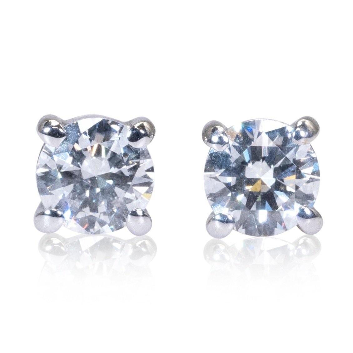 Sparkling 18K White Gold Stud Earrings with 0.31 ct Natural Diamonds, GIA Cert In New Condition For Sale In רמת גן, IL