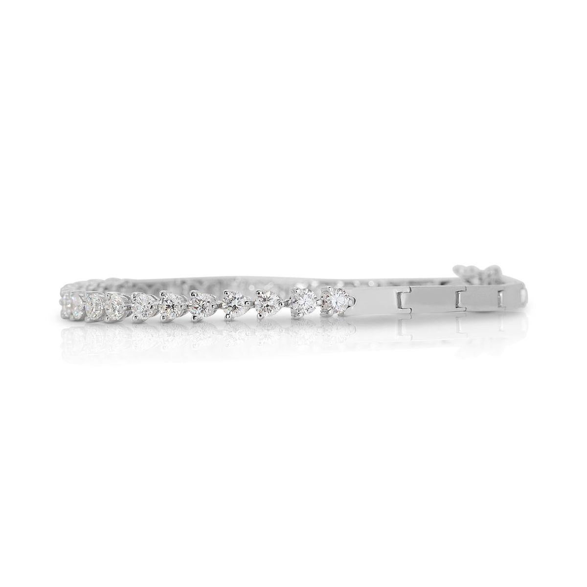 Sparkling 18k White Gold Tennis Bracelet w/ 1.60 Carat Natural Diamonds In New Condition For Sale In רמת גן, IL