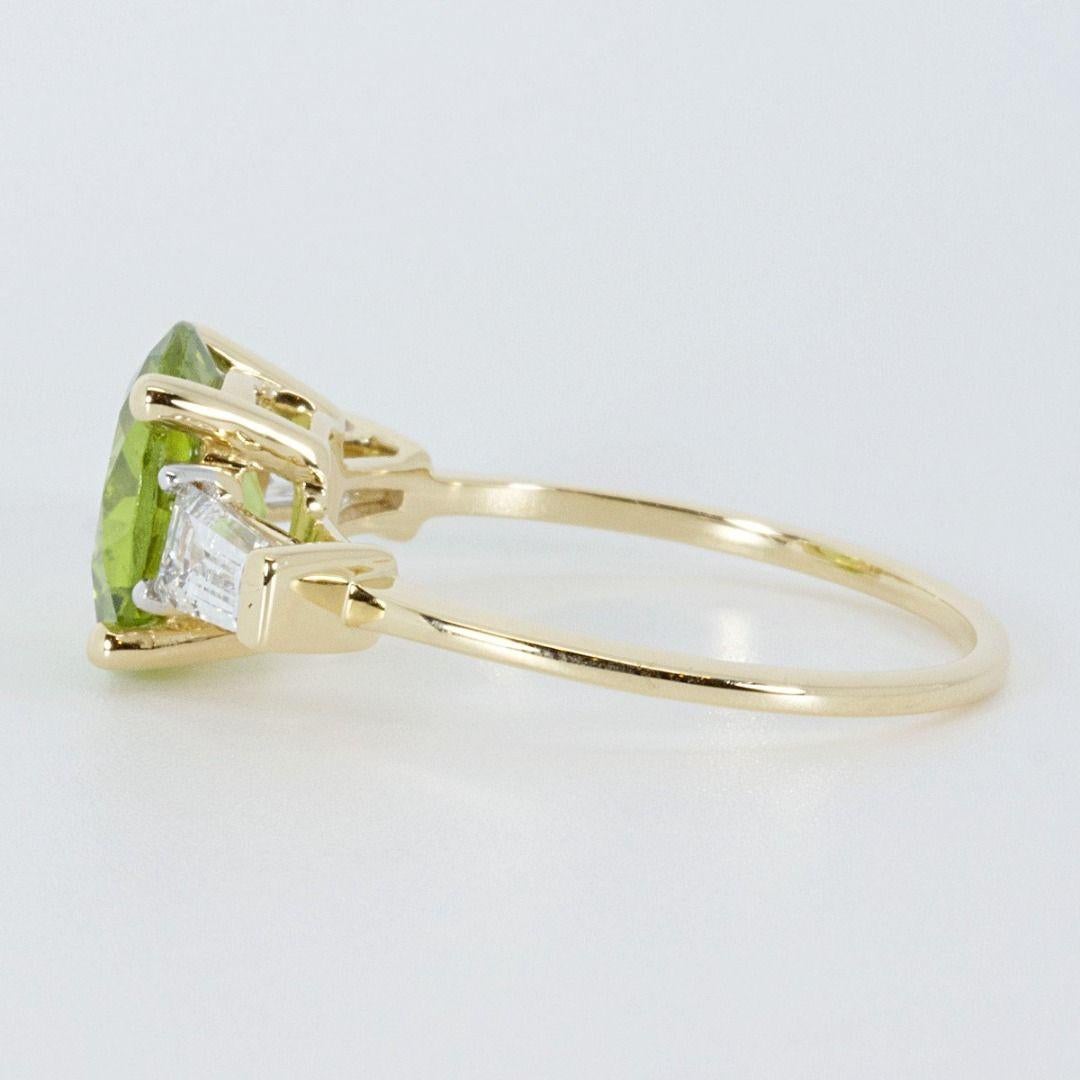 Funkelndes 18k Weißgold mit 2,12 Karat Peridot Damen im Angebot