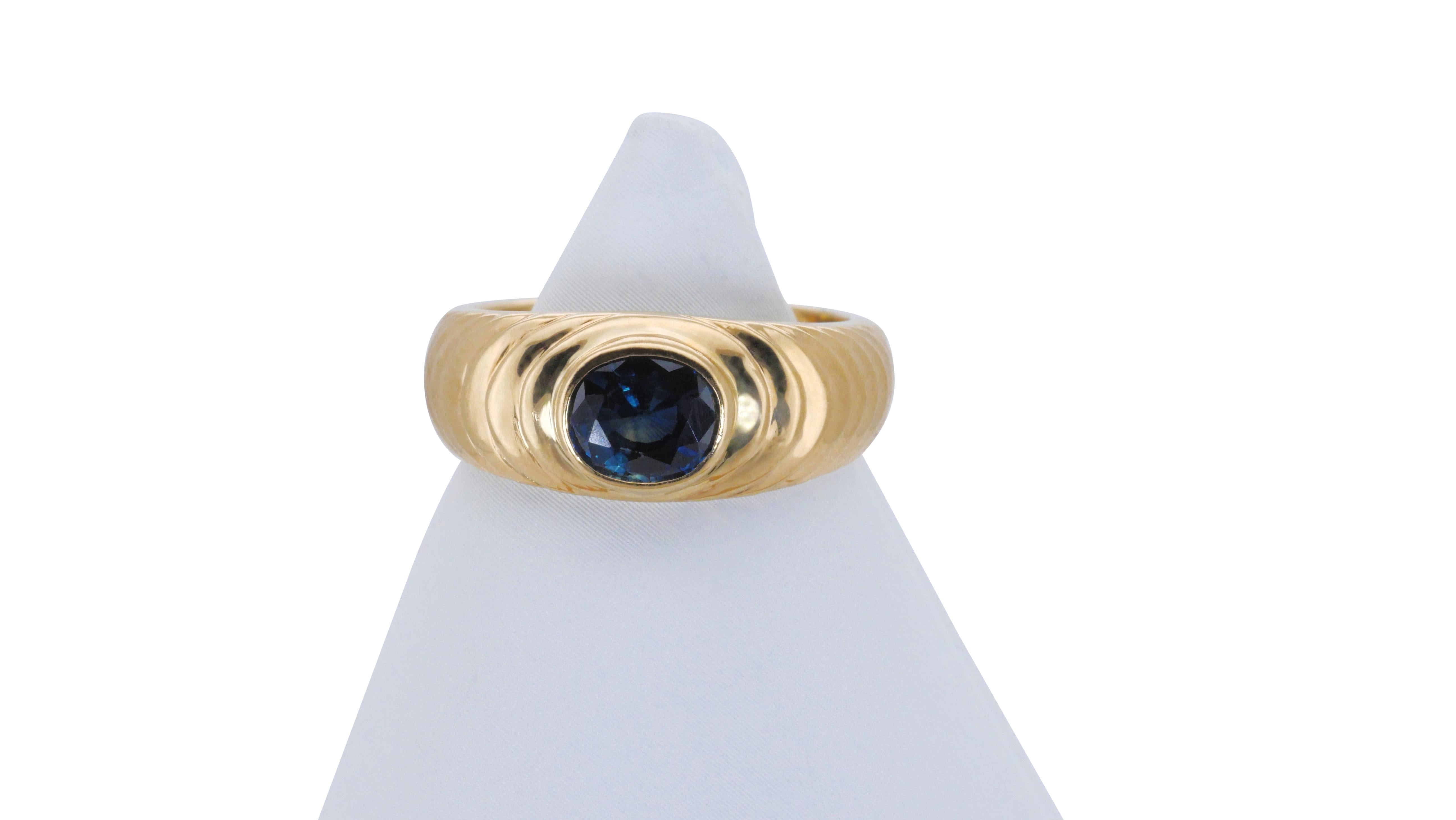 A beautiful ring with a dazzling Sapphire carat . The jewelry is made of 18k Yellow Gold with a high quality polish. It comes with certificate and a fancy jewelry box.

Main Stone:
1 main stone of Sapphire carat
cut: Oval
color: Blue

sku: