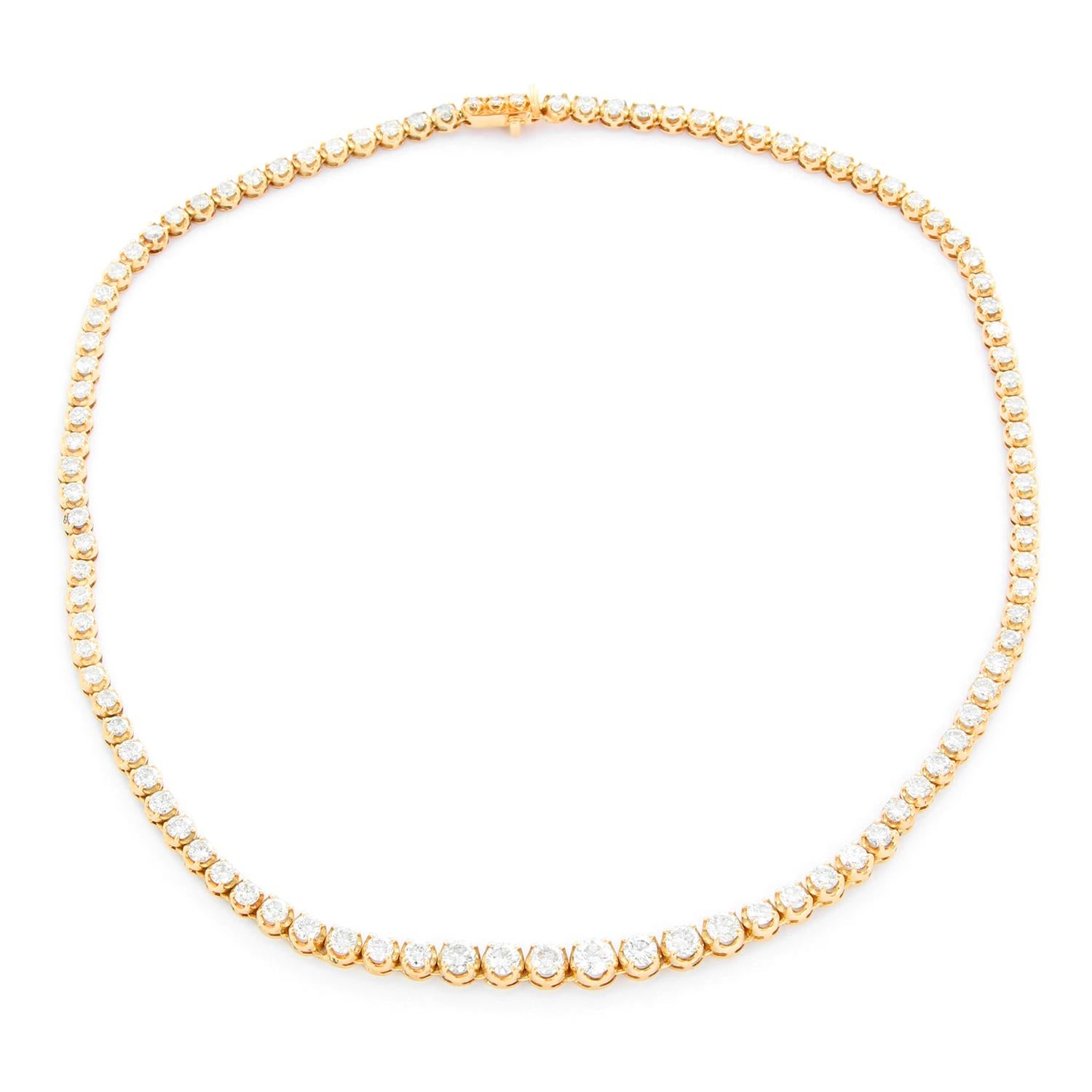 Sparkling 18 Karat Yellow Gold Diamond Necklace In Excellent Condition In Dallas, TX