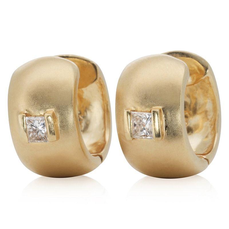 Taille poire Boucles d'oreilles étincelantes en or jaune 18 carats avec diamants naturels de 0,22 carat en vente