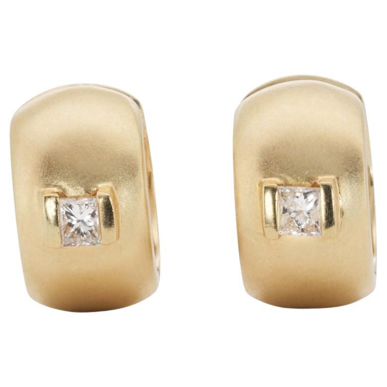 Sparkling 18k Yellow Gold Earrings with 0.22 Ct Natural Diamonds For Sale