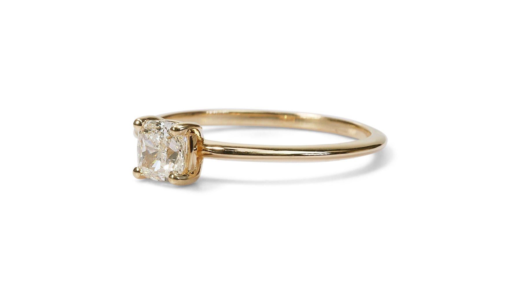 Bague solitaire scintillante en or jaune 18 carats avec diamant taille idéale de 0,90 carat - certificat GIA Neuf - En vente à רמת גן, IL