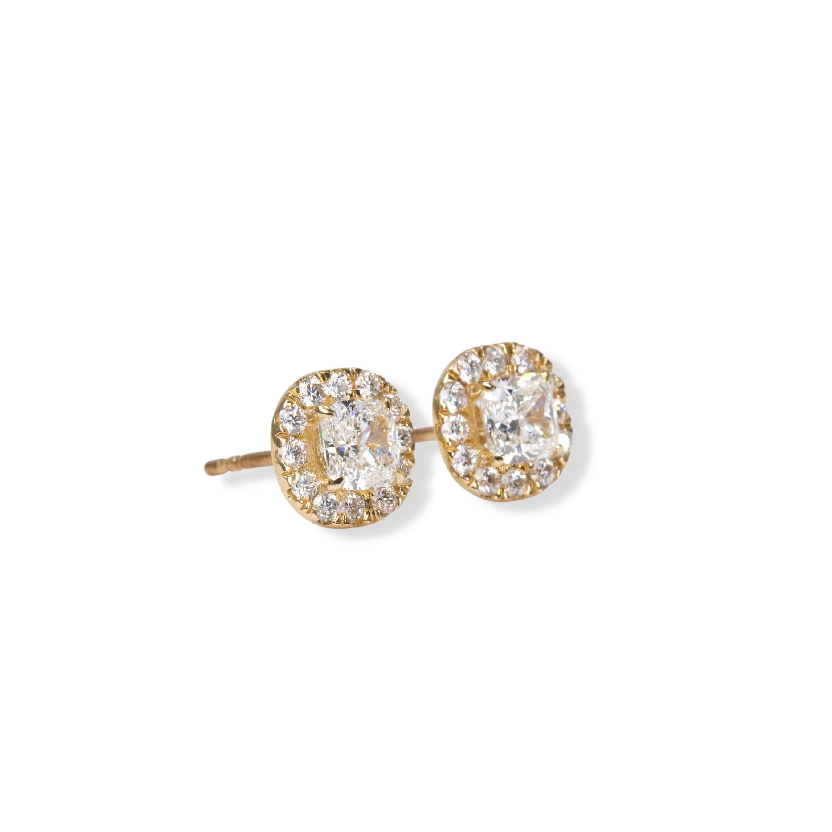 Sparkling 18k Yellow Gold Stud Halo Earrings with 1.40 Diamonds, GIA certificate In New Condition For Sale In רמת גן, IL