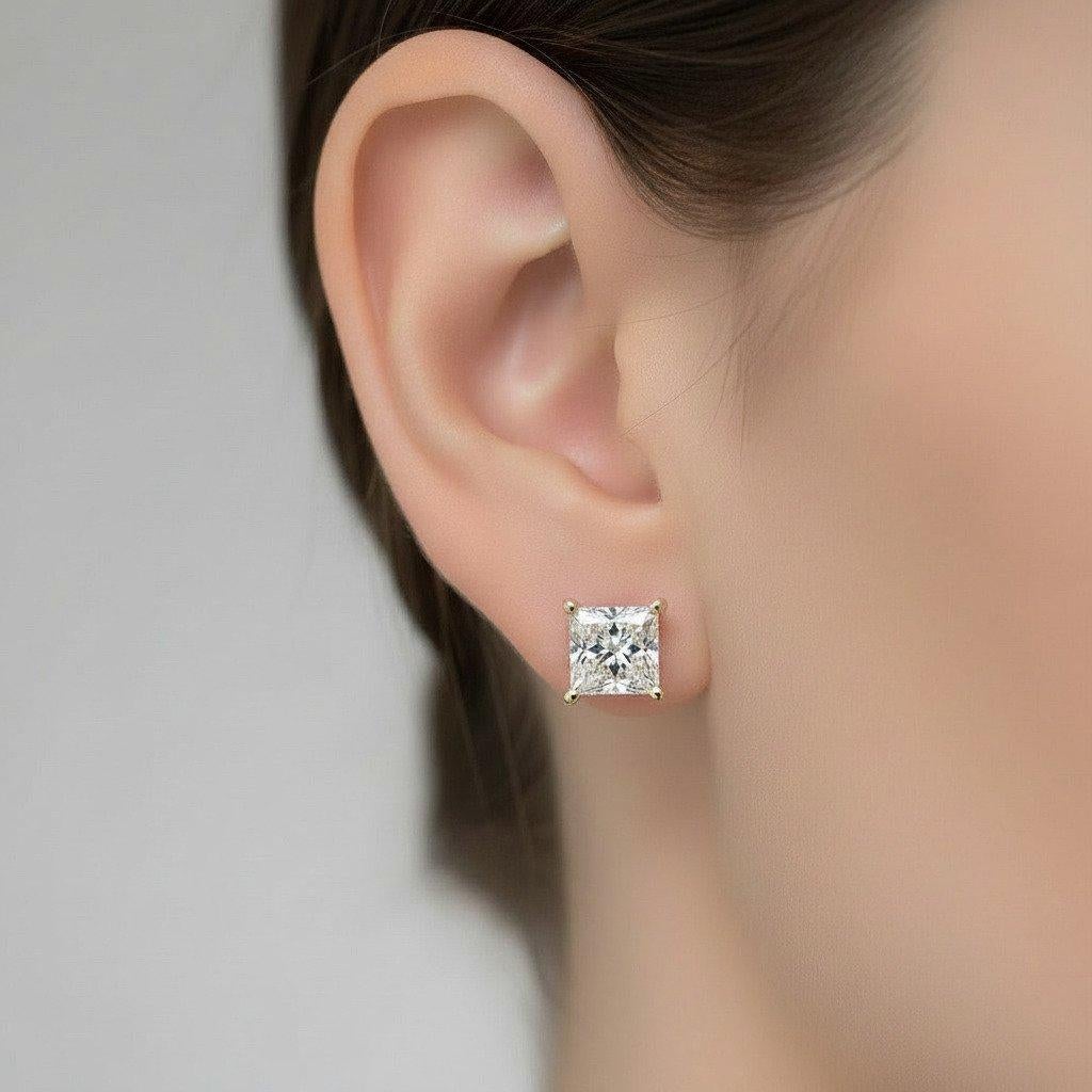 Sparkling 1.90ct Diamonds Stud Earrings in 18k Yellow Gold - IGI Certified

These 18k yellow gold stud earrings are the epitome of timeless brilliance, featuring two princess-cut diamonds totaling 1.90ct. The sharp, modern silhouette of the princess