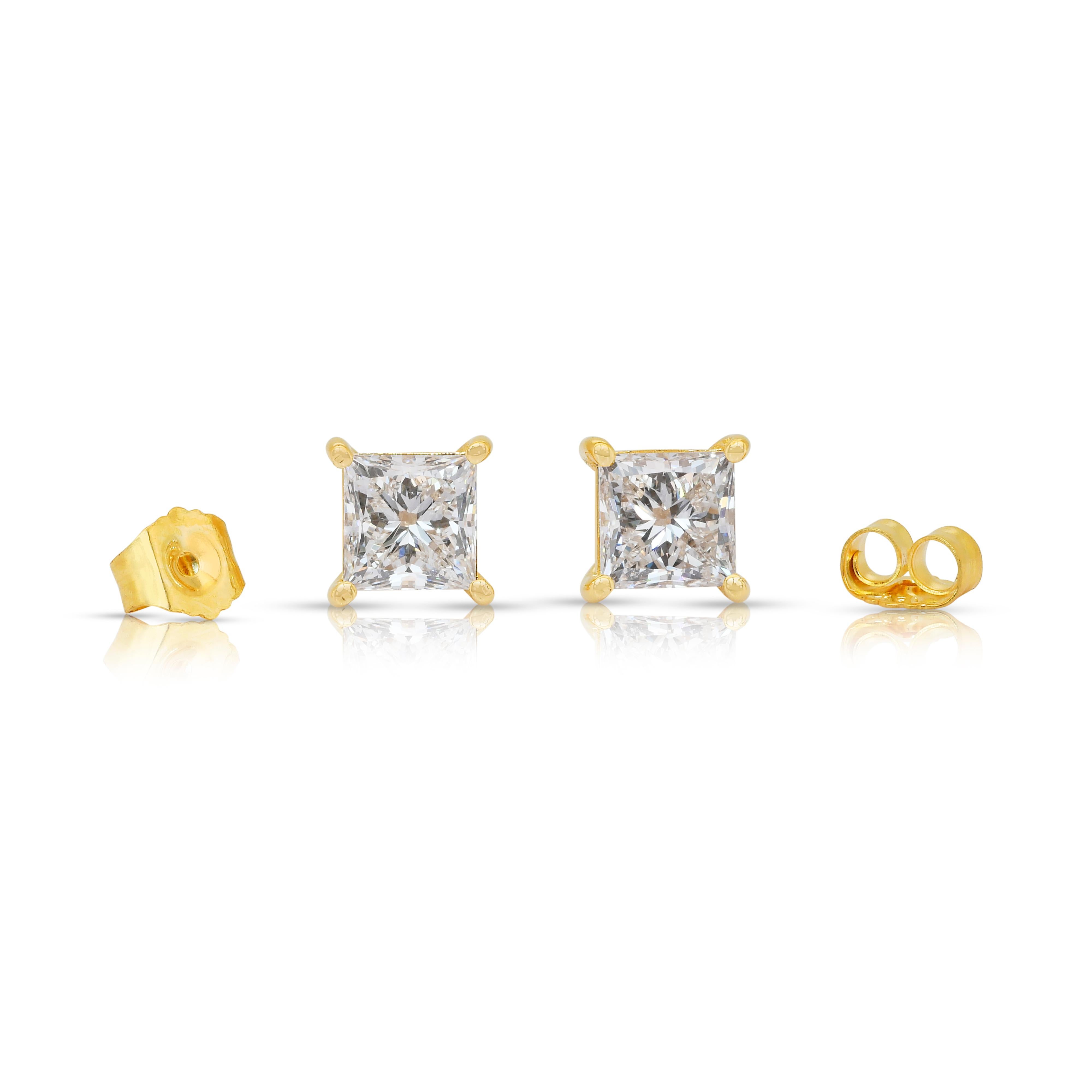 Sparkling 1.90ct Diamonds Stud Earrings in 18k Yellow Gold - IGI Certified in vendita 2