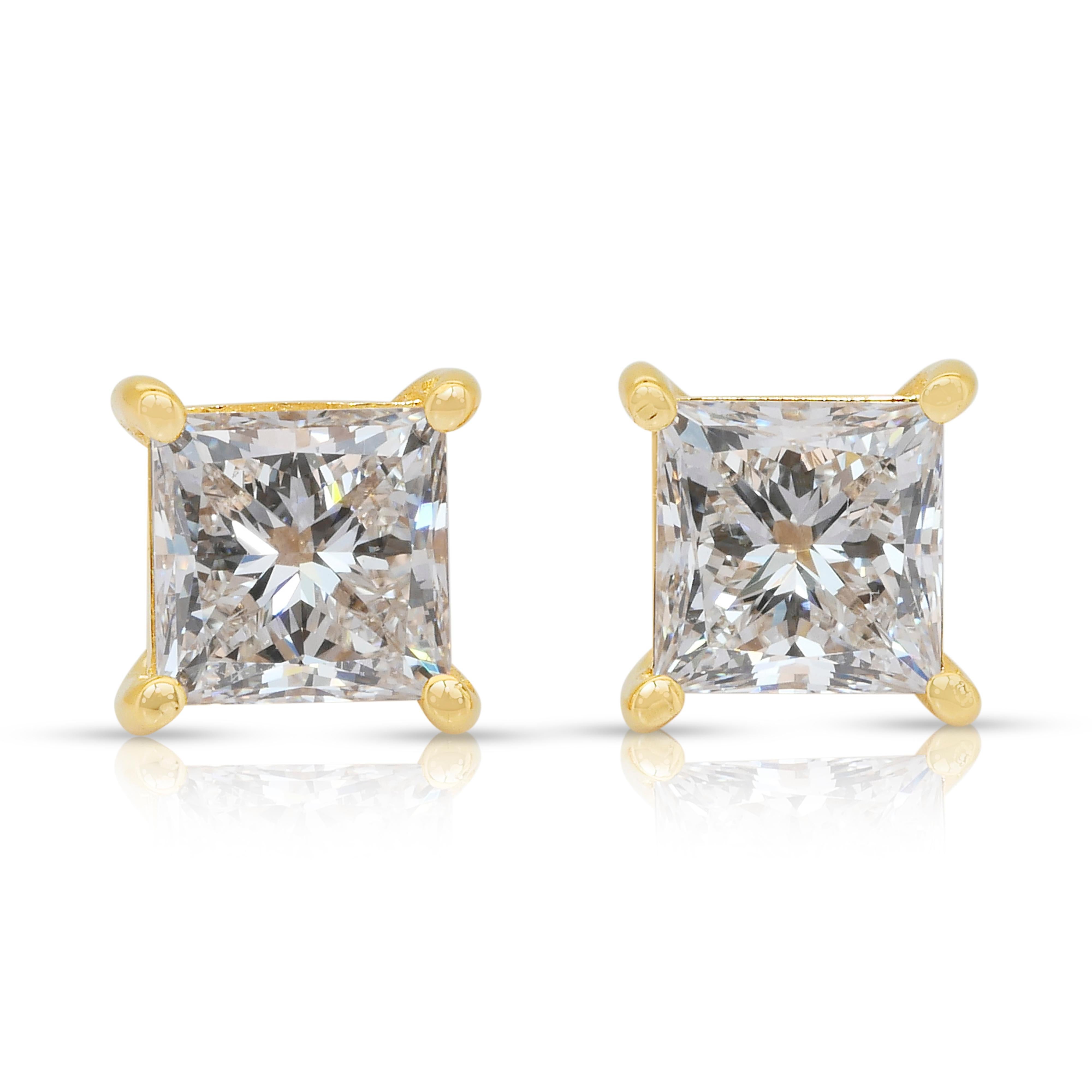Sparkling 1.90ct Diamonds Stud Earrings in 18k Yellow Gold - IGI Certified