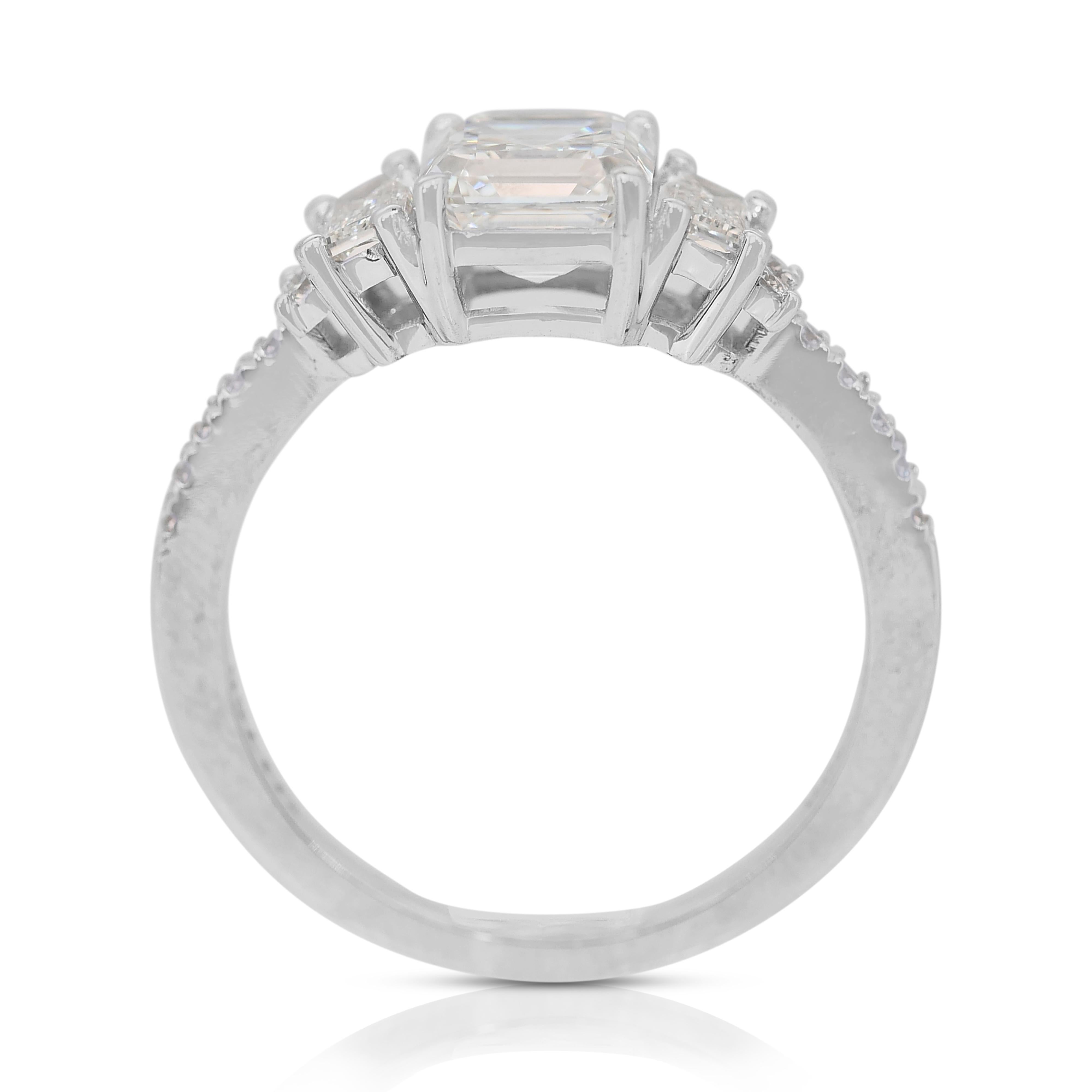 Bague à 3 pierres étincelante en or blanc 18 carats avec diamants de 1,97 carat, certifiée IGI en vente 3