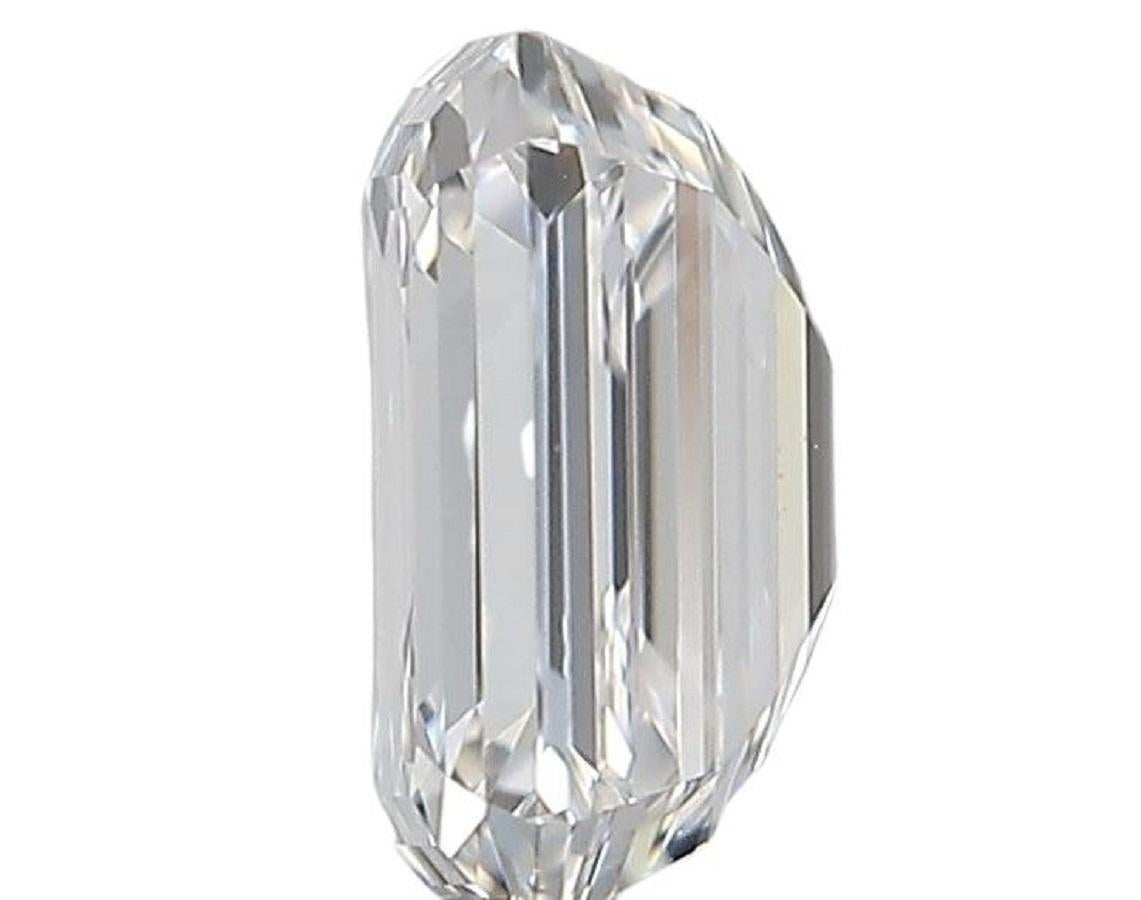 Un brillant diamant naturel de taille émeraude de 0,7 carat D IF avec un excellent poli et une très bonne symétrie. Ce diamant est accompagné d'un certificat IGI, d'un numéro d'inscription au laser et d'un sceau de sécurité.

SKU : MH0322-11
IGI