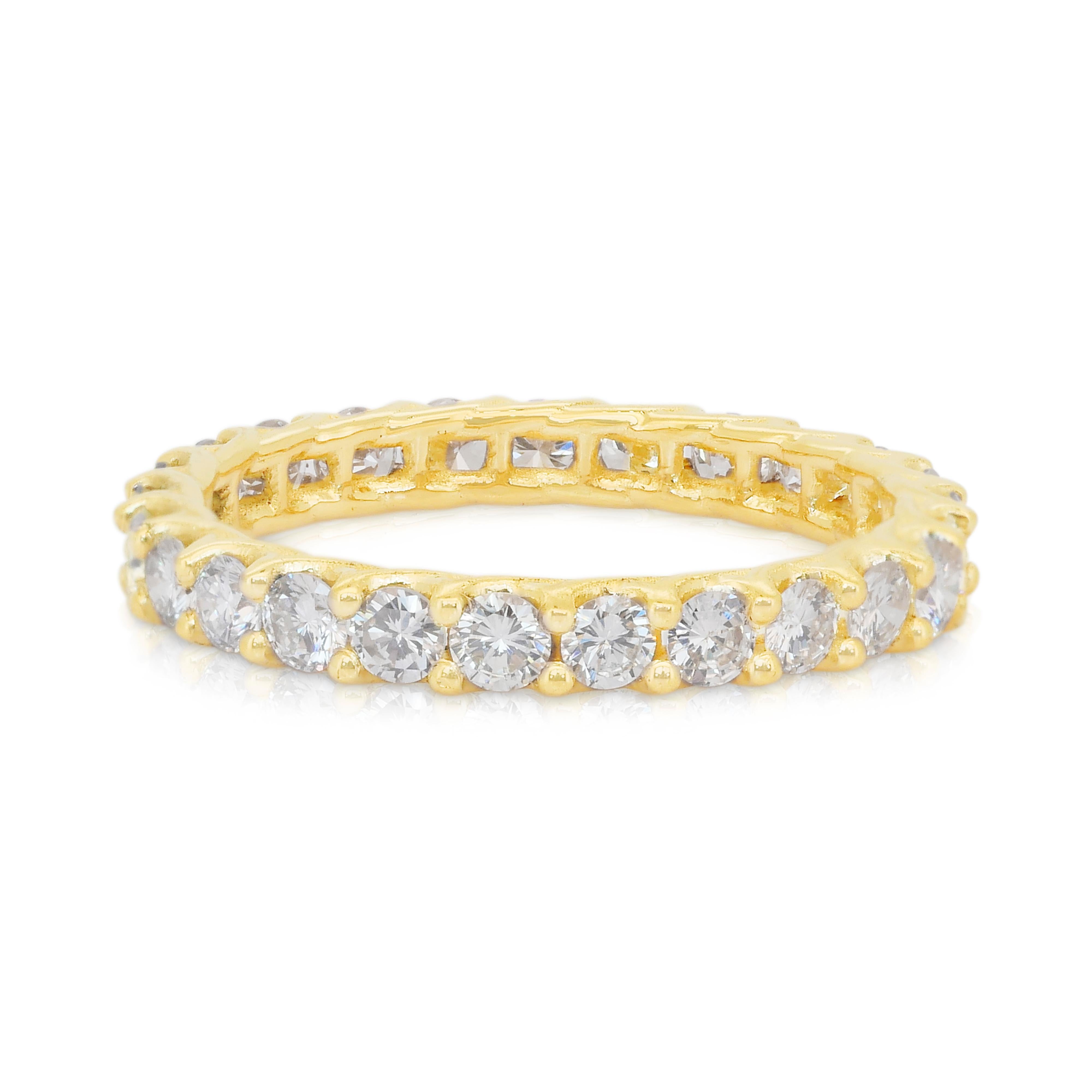 Scintillante anello di eternità con 2,00ct di diamanti in oro giallo 18k - certificato IGI in vendita 2