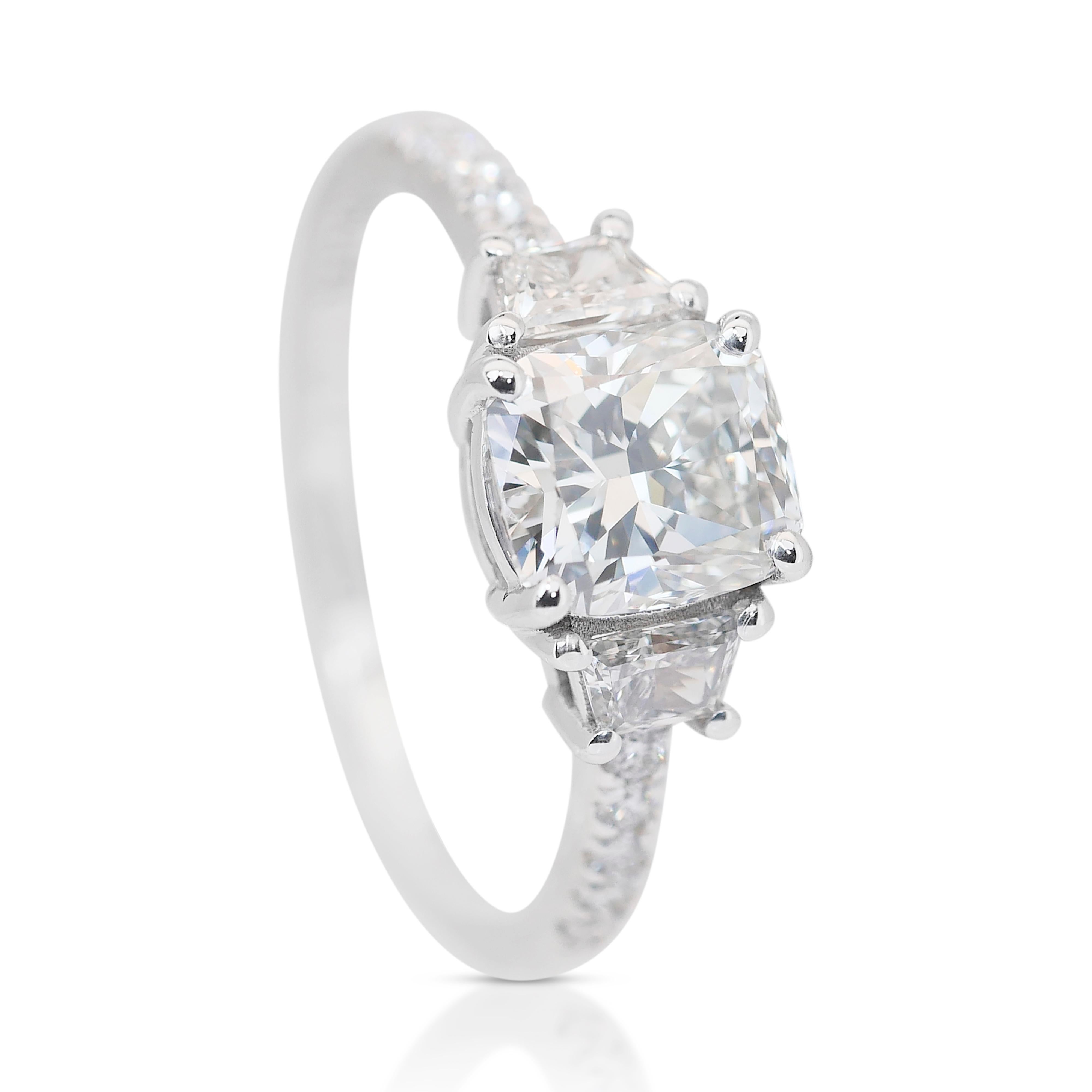 Sparkling 2.03ct Diamond Pave Ring in 18k White Gold - IGI Certified In New Condition In רמ�ת גן, IL