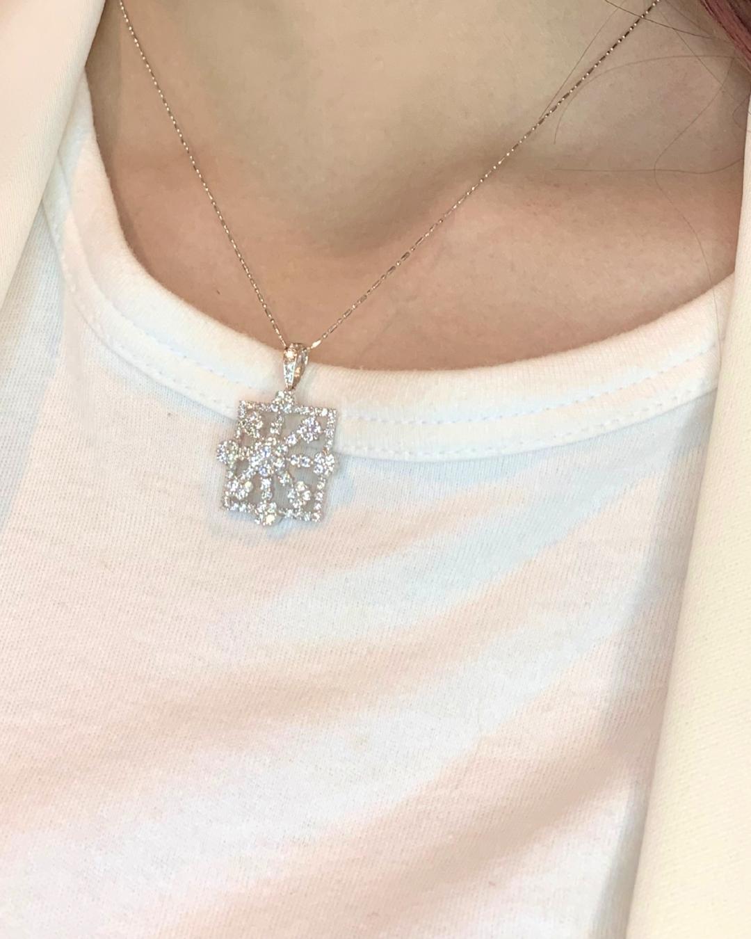 Funkelnde 2,03ct Diamanten Halskette mit Anhänger in 18k Weißgold im Angebot 5