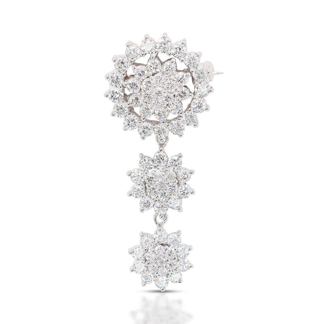 Round Cut Sparkling 2.04ct Brooch set in 18K White Gold For Sale