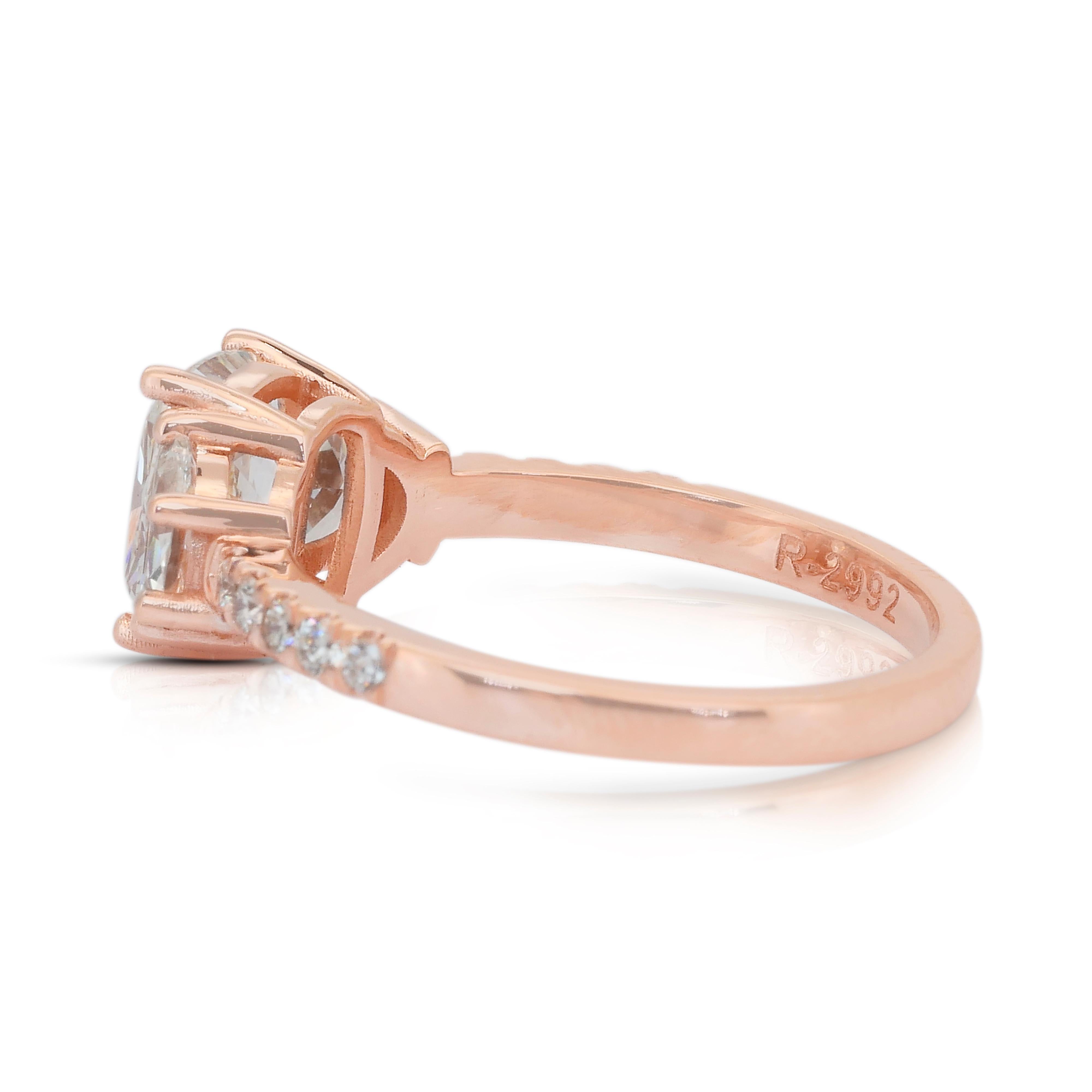 Scintillante anello con 3 pietre e 2,16 carati di diamanti in oro rosa 18 carati - Certificato IGI In condizioni Nuovo in vendita a רמת גן, IL