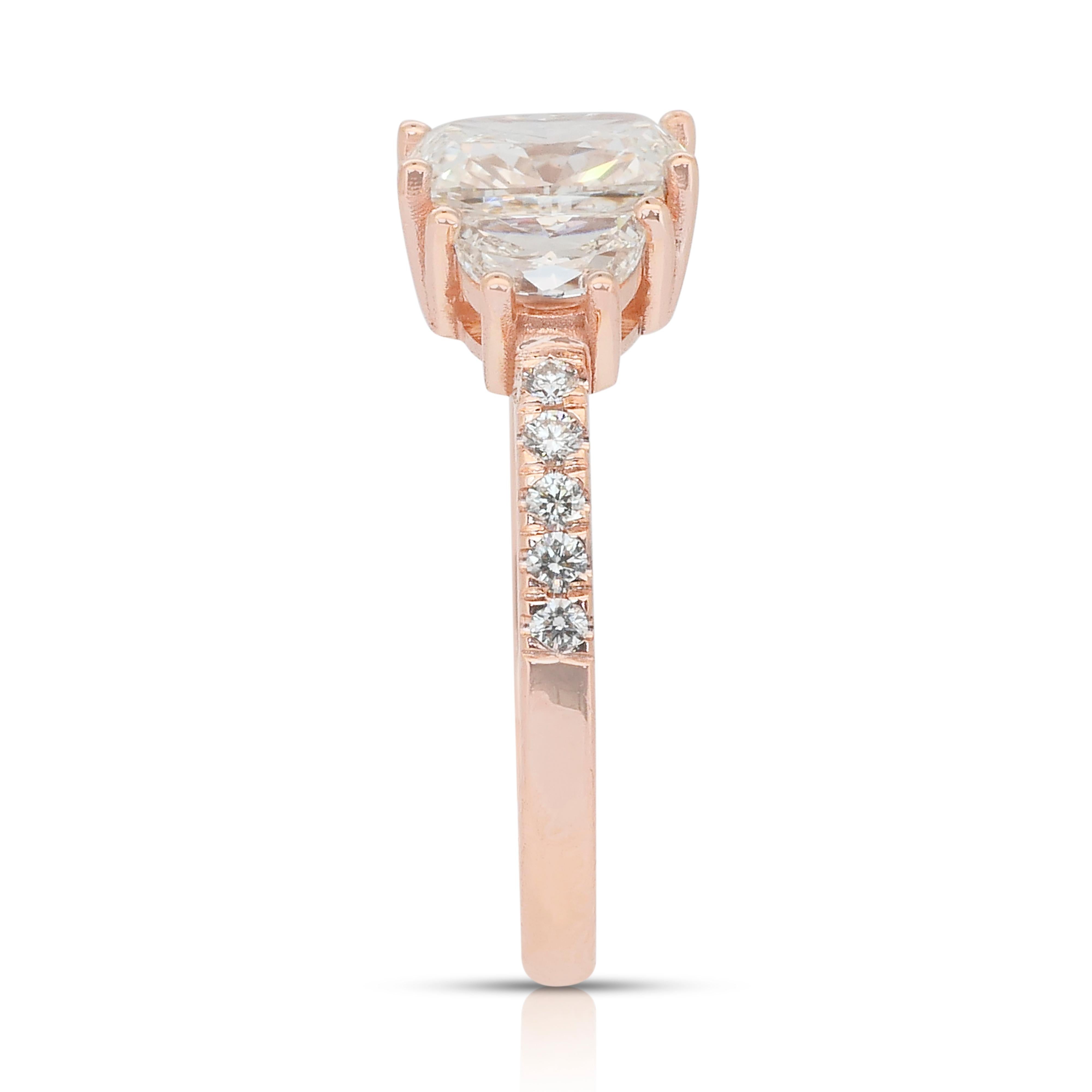 Scintillante anello con 3 pietre e 2,16 carati di diamanti in oro rosa 18 carati - Certificato IGI in vendita 1