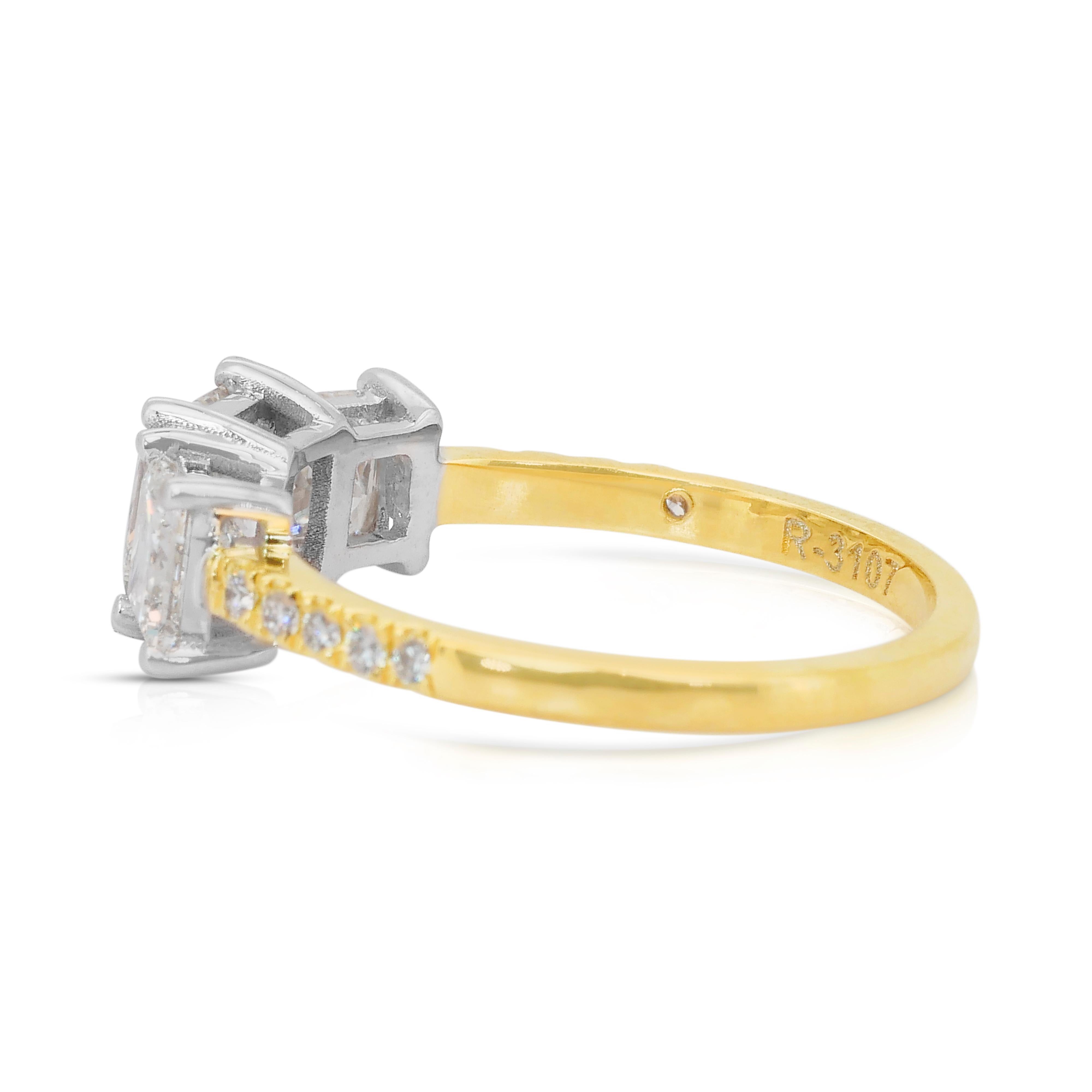 Whiting 2.16ct Diamonds 3-Stone Ring in 18k White & Yellow Gold (Bague à 3 pierres en or blanc et jaune) en vente 1