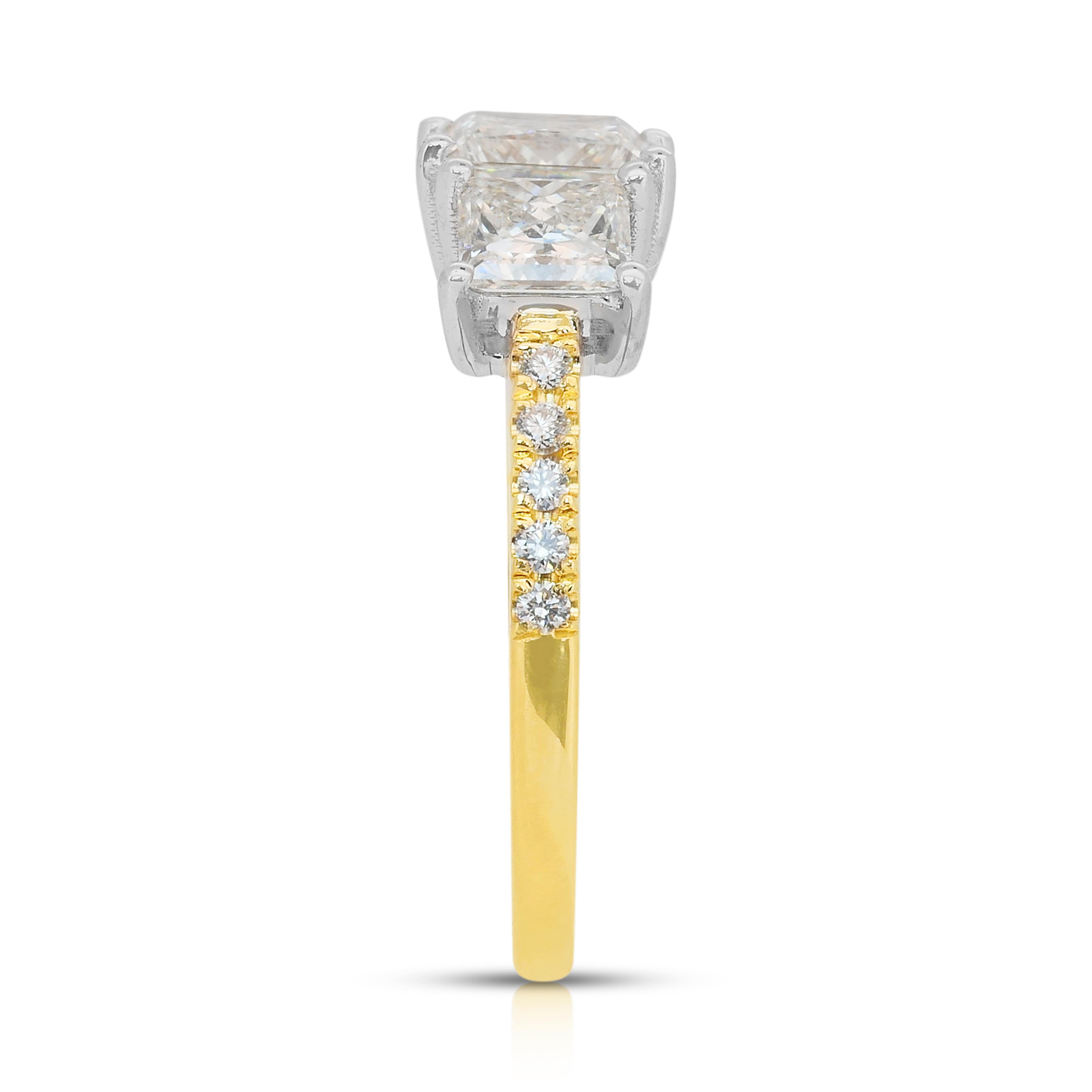 Whiting 2.16ct Diamonds 3-Stone Ring in 18k White & Yellow Gold (Bague à 3 pierres en or blanc et jaune) en vente 2