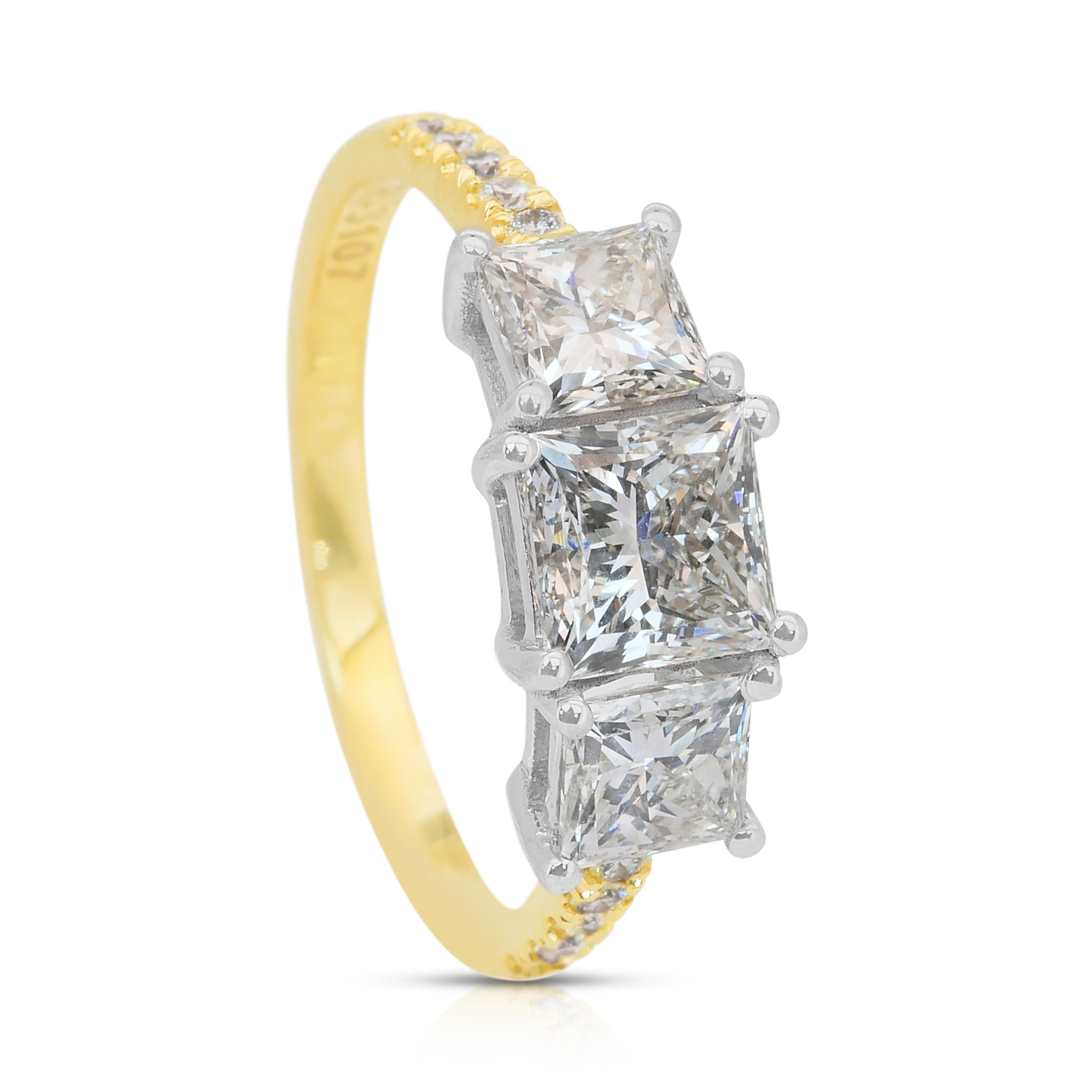 Whiting 2.16ct Diamonds 3-Stone Ring in 18k White & Yellow Gold (Bague à 3 pierres en or blanc et jaune) en vente 3
