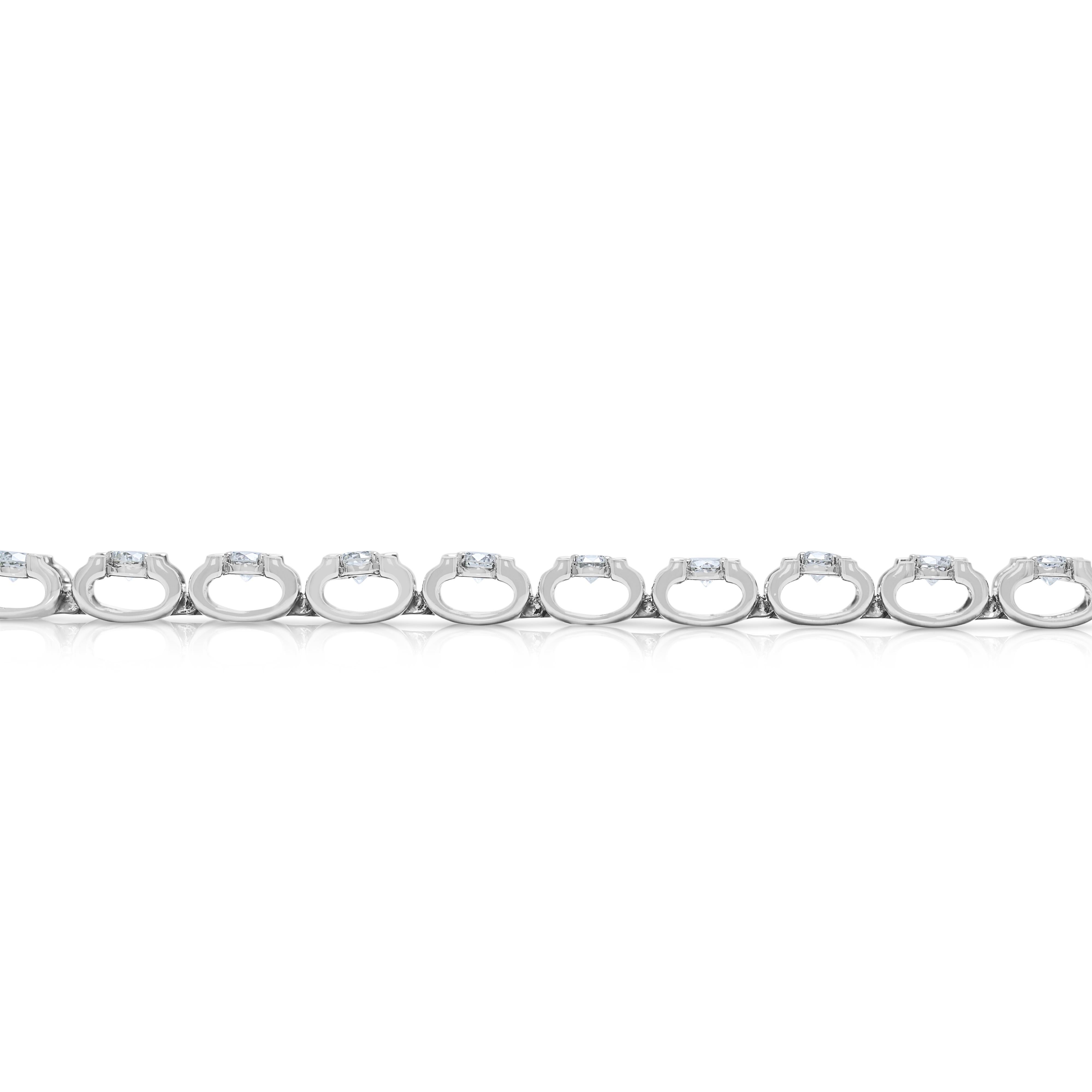 Bracelet en or blanc 18 carats avec panneau de diamants étincelants de 2,26ct en vente 3