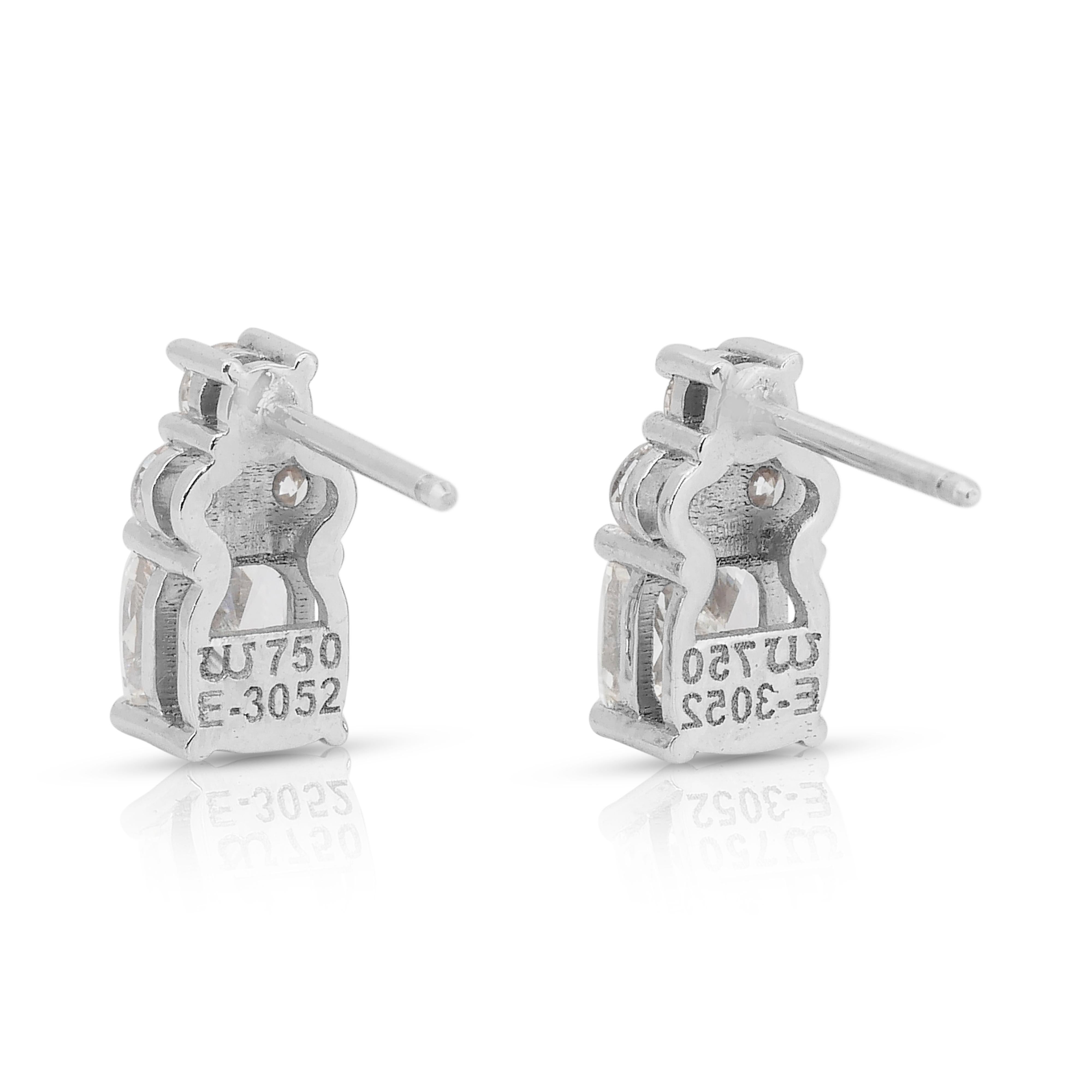 Orecchini con diamanti scintillanti da 2,40 carati in oro bianco 18 carati - certificati IGI In condizioni Nuovo in vendita a רמת גן, IL