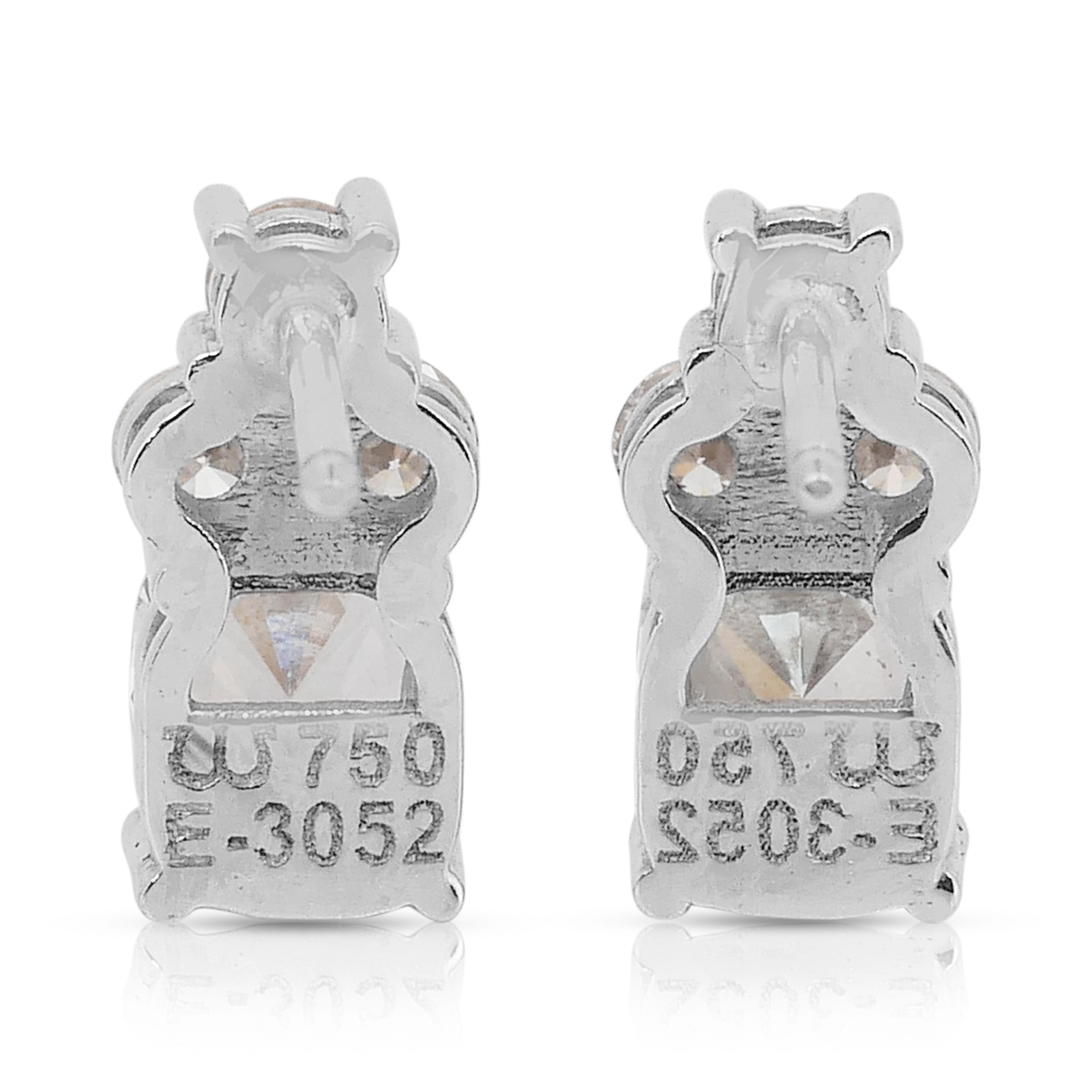 Orecchini con diamanti scintillanti da 2,40 carati in oro bianco 18 carati - certificati IGI in vendita 1