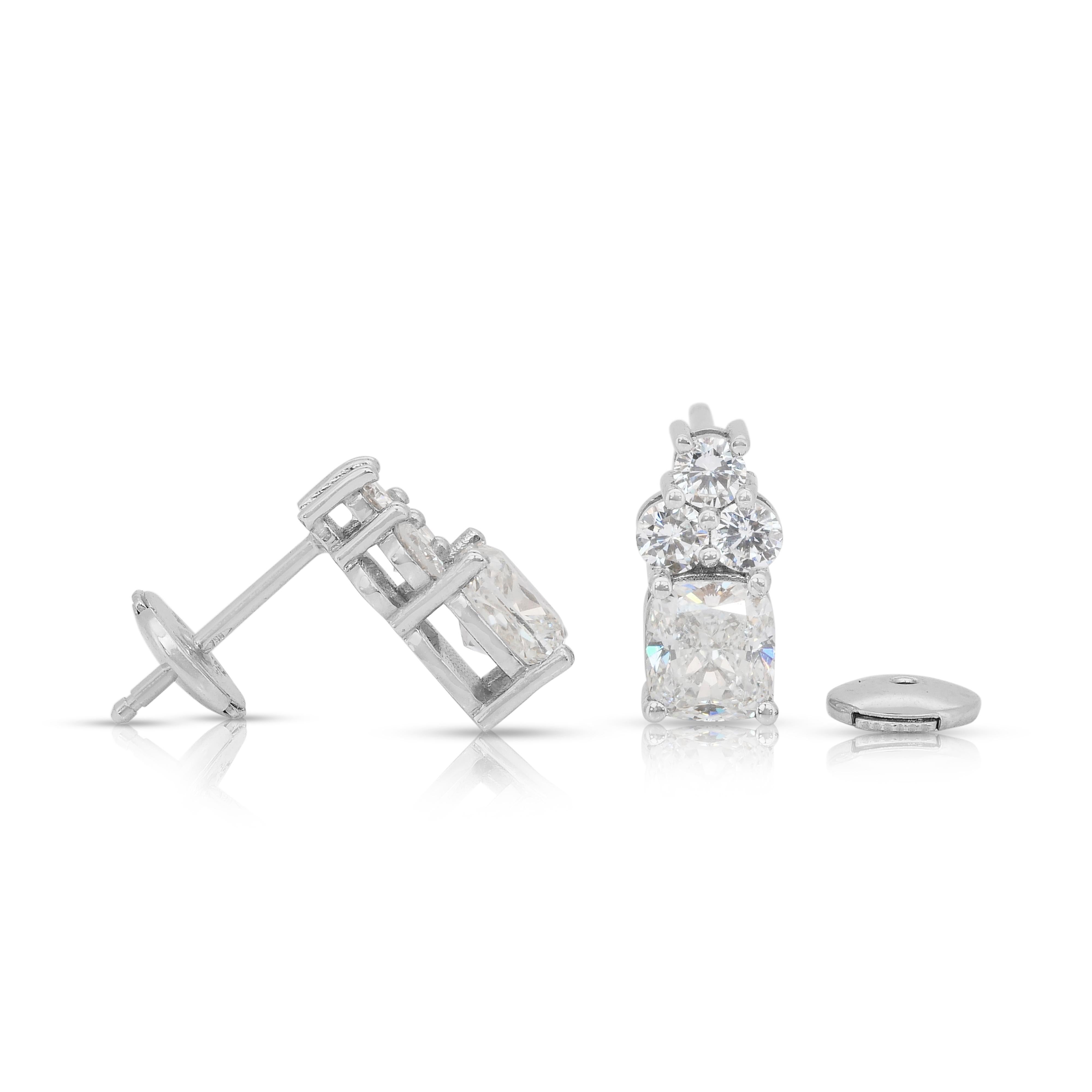 Orecchini con diamanti scintillanti da 2,40 carati in oro bianco 18 carati - certificati IGI in vendita 2