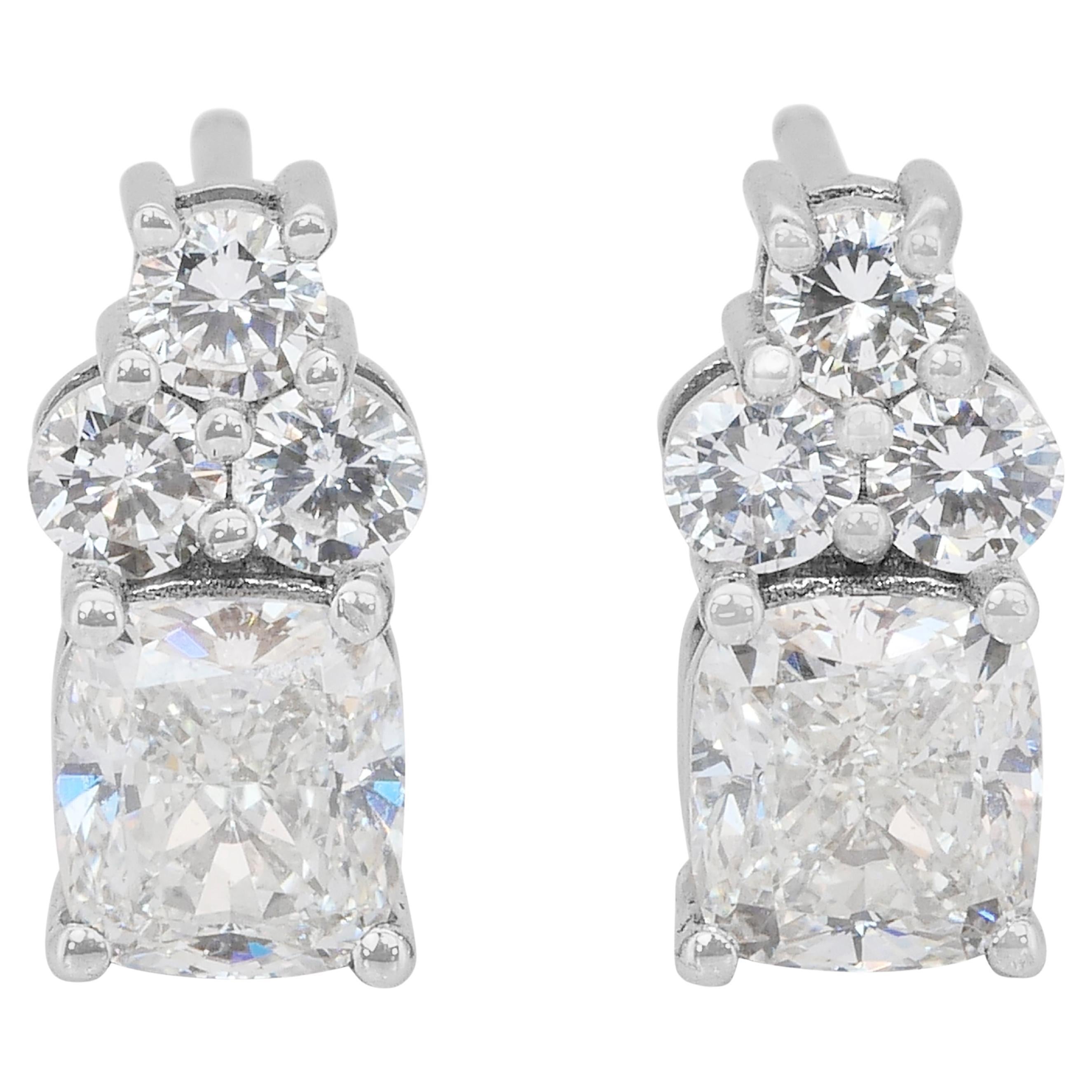 Boucles d
oreilles en or blanc 18k avec 2.40ct de diamants étincelants - IGI Certified