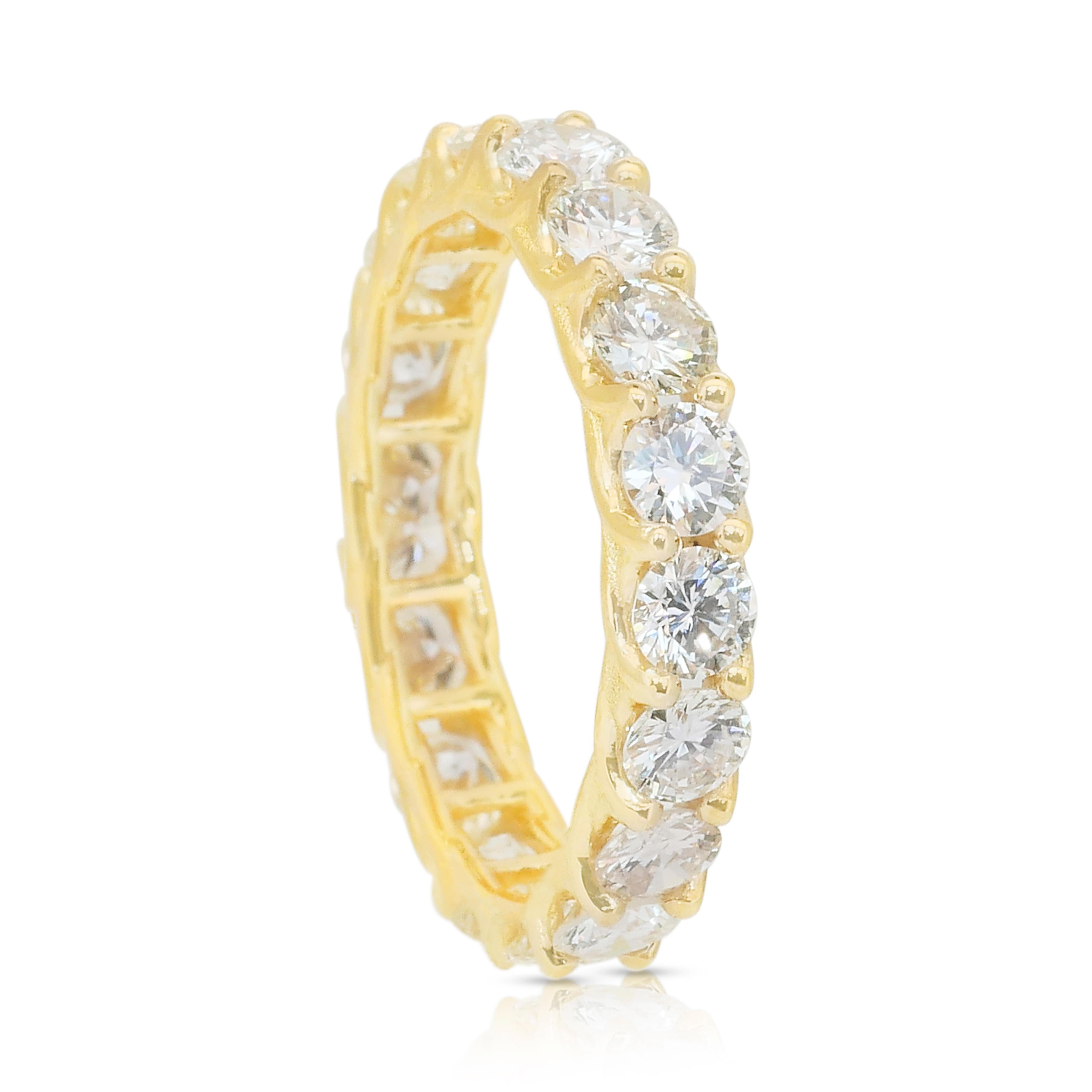 Funkelnder 3,01ct Diamanten Ewigkeitsring in 18k Gelbgold - IGI zertifiziert (Rundschliff) im Angebot
