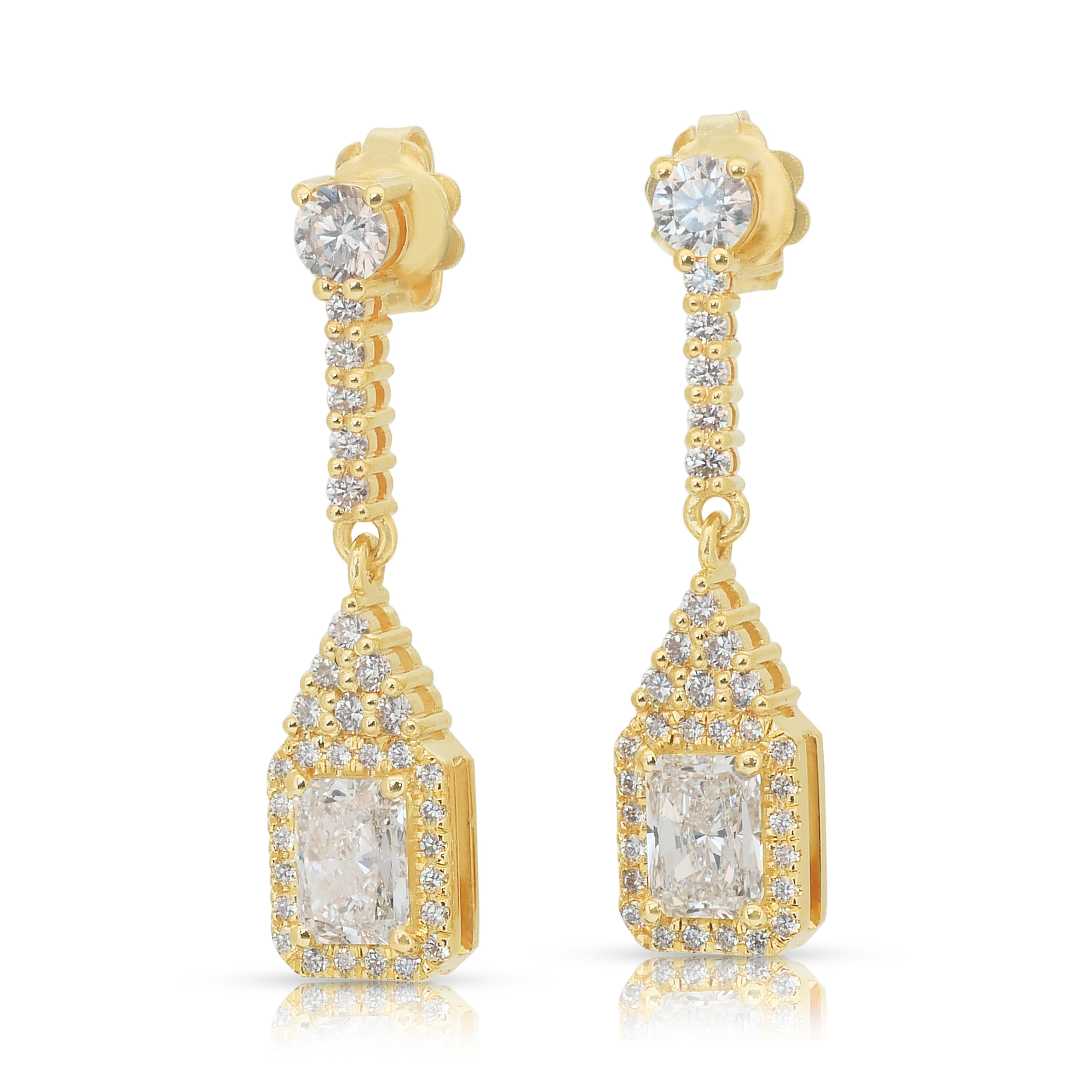 Pendientes de gota de diamantes brillantes de 3,05 ct en oro amarillo de 18k - Certificado IGI en Nuevo estado para la venta en רמת גן, IL