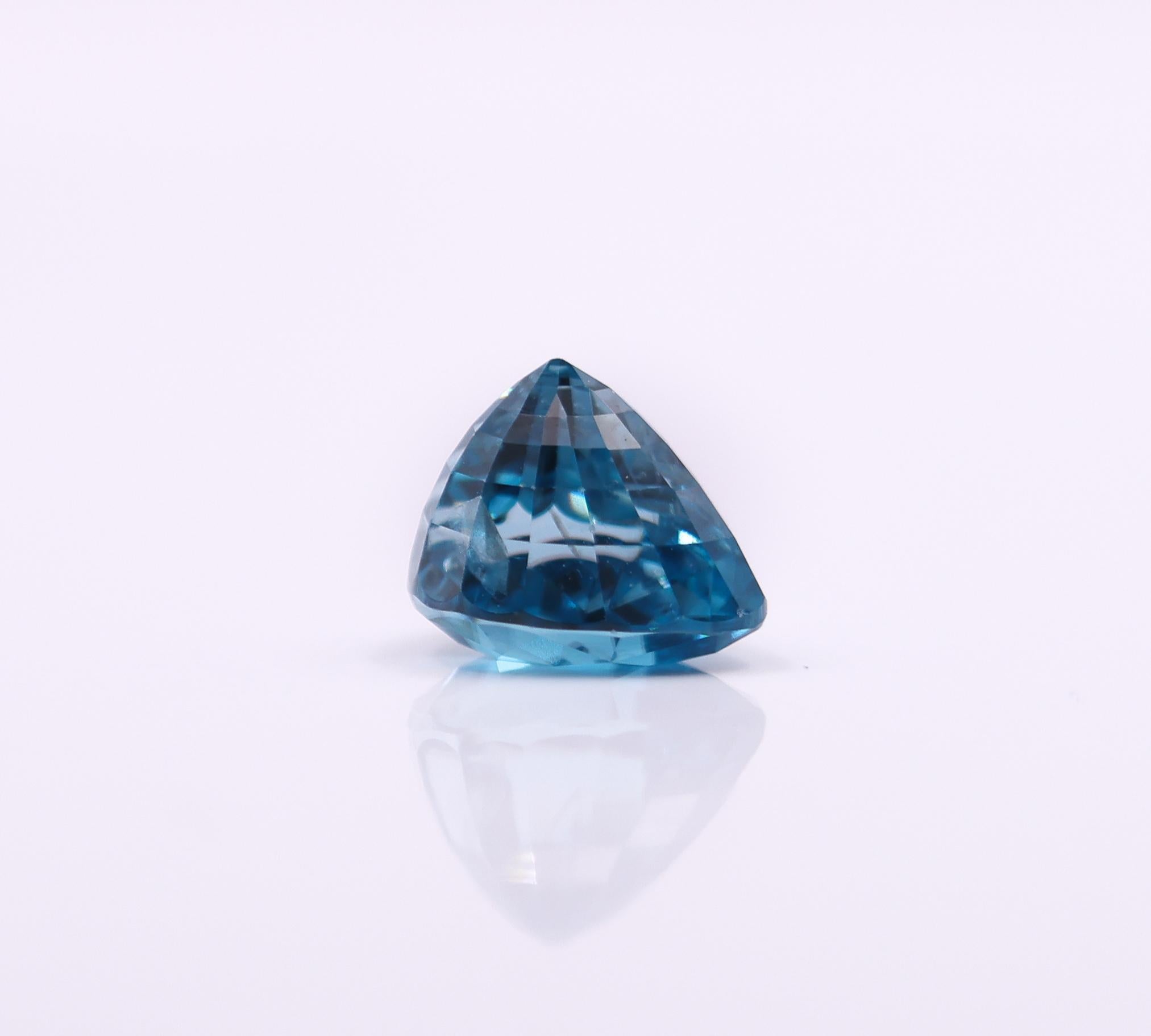 Women's or Men's Sparkling 3.78 Carat Blue Zircon Gemstone  Pear 8x7mm For Sale