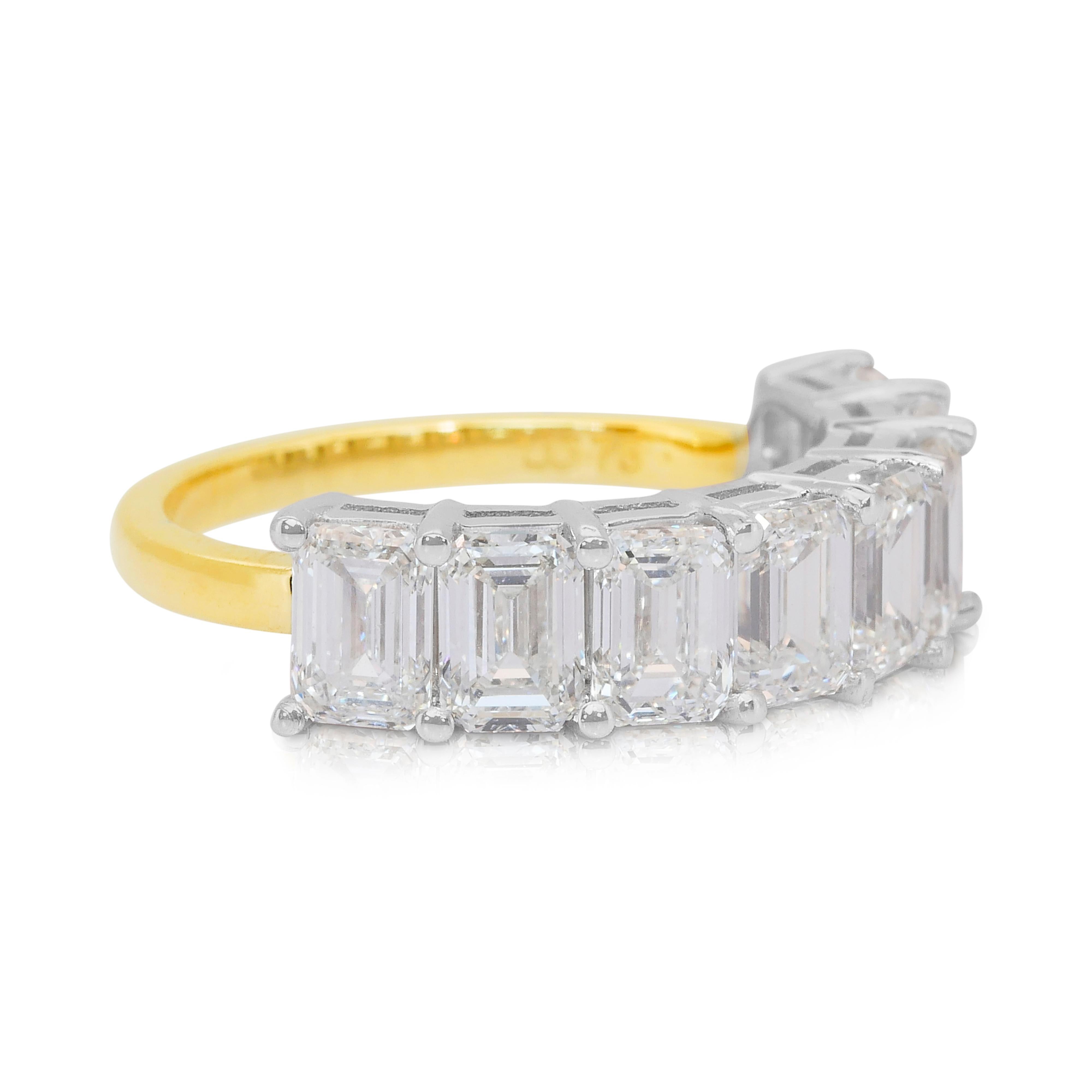 Taille émeraude Bague demi-éternité en or blanc et jaune 18k avec 4.05ct de diamants étincelants en vente
