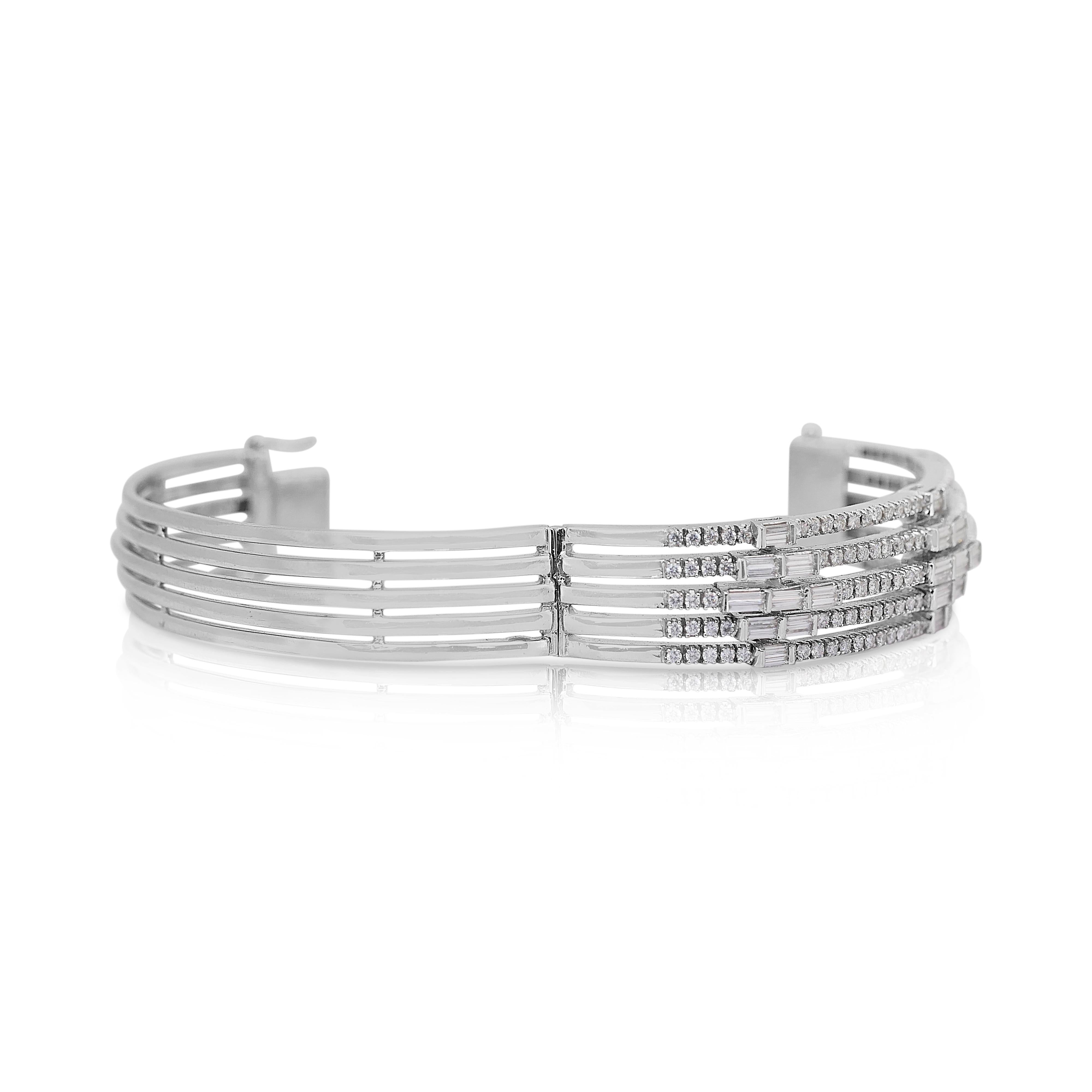 Bracelet jonc étincelant en or blanc 18 carats avec diamants de 4,55 carats, certifié IGI en vente 3