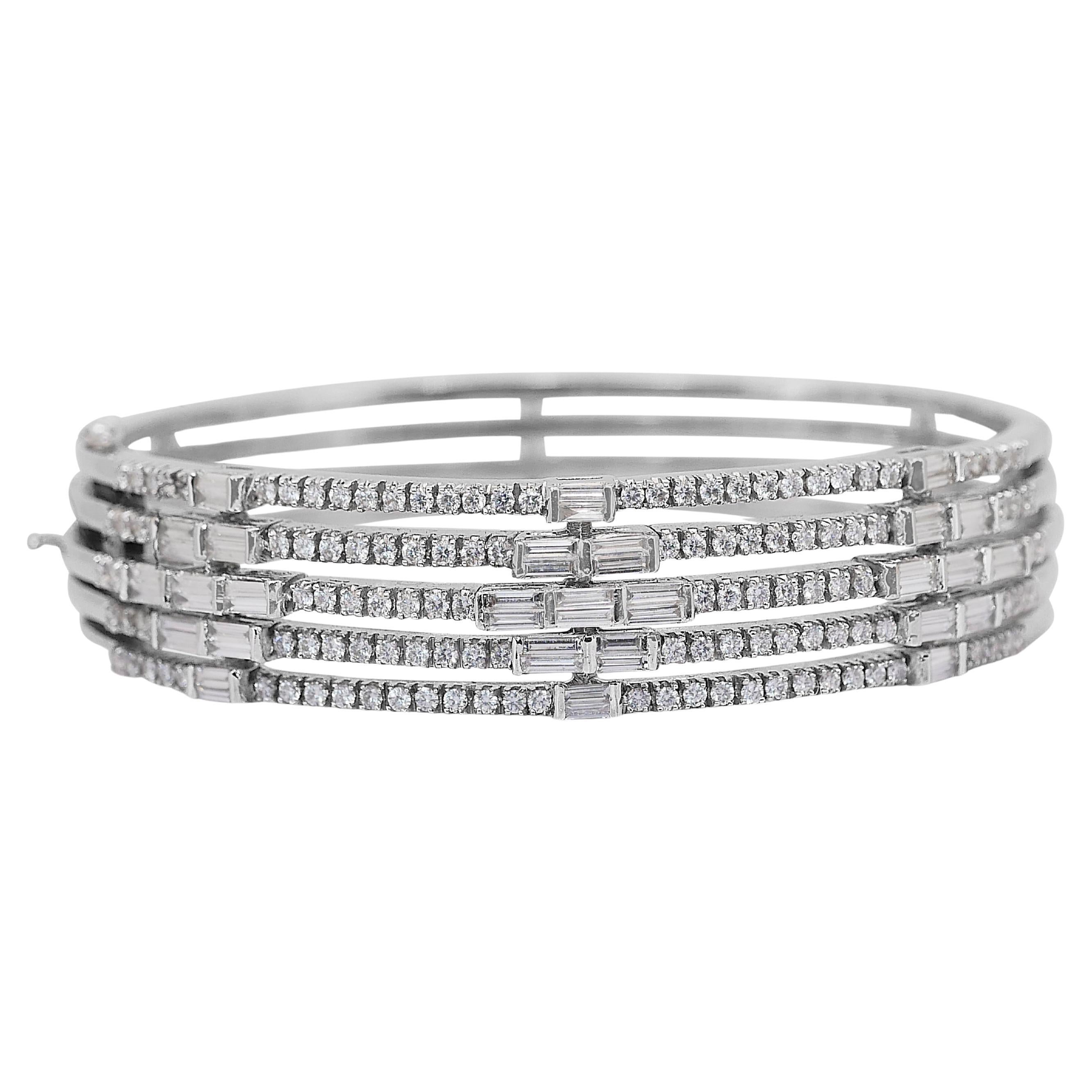 Sparkling Armreif aus 18 Karat Weißgold mit 4,55 Karat Diamanten - IGI-zertifiziert