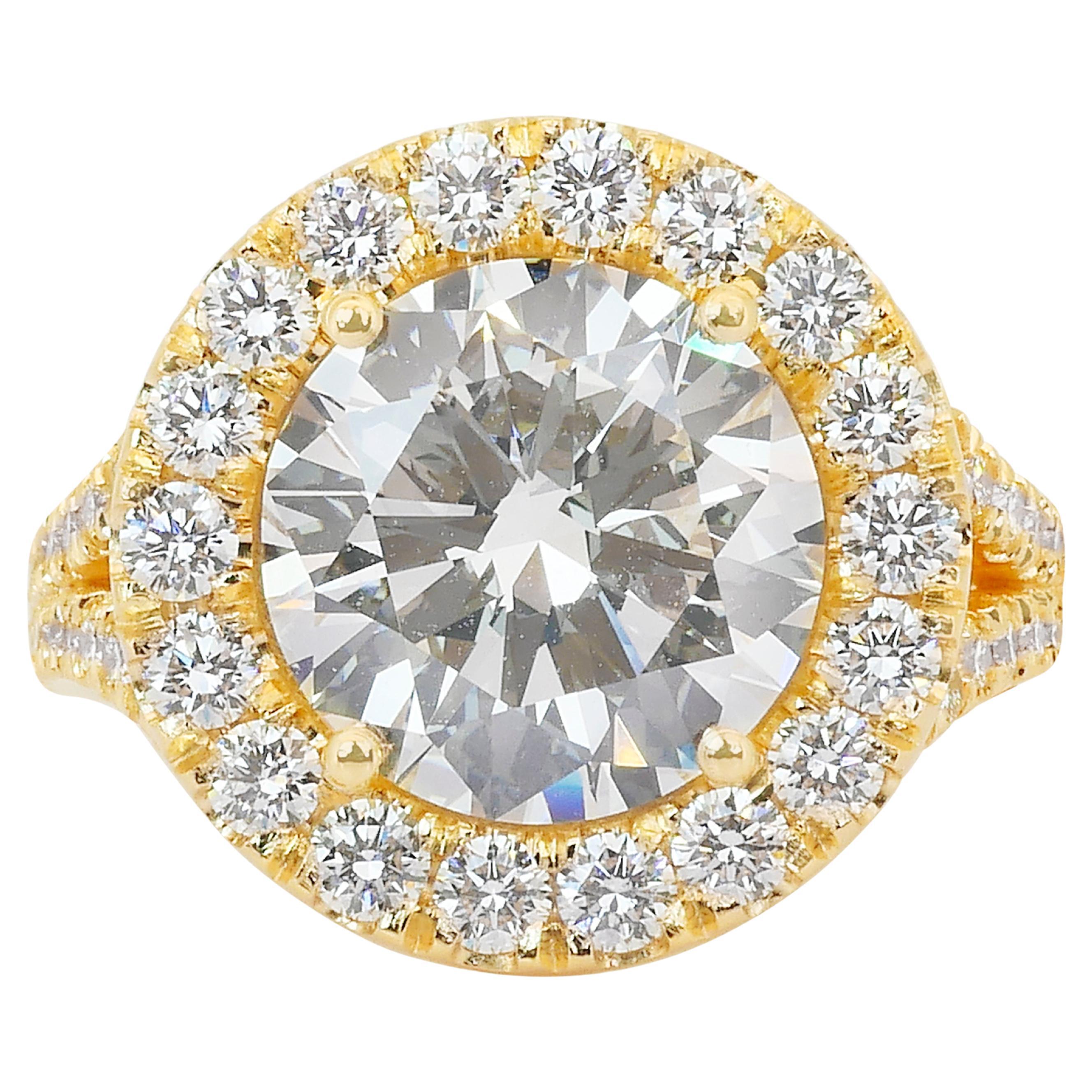 Sparkling 5.06ct Diamonds Halo Ring in 18k Yellow Gold - IGI Certified