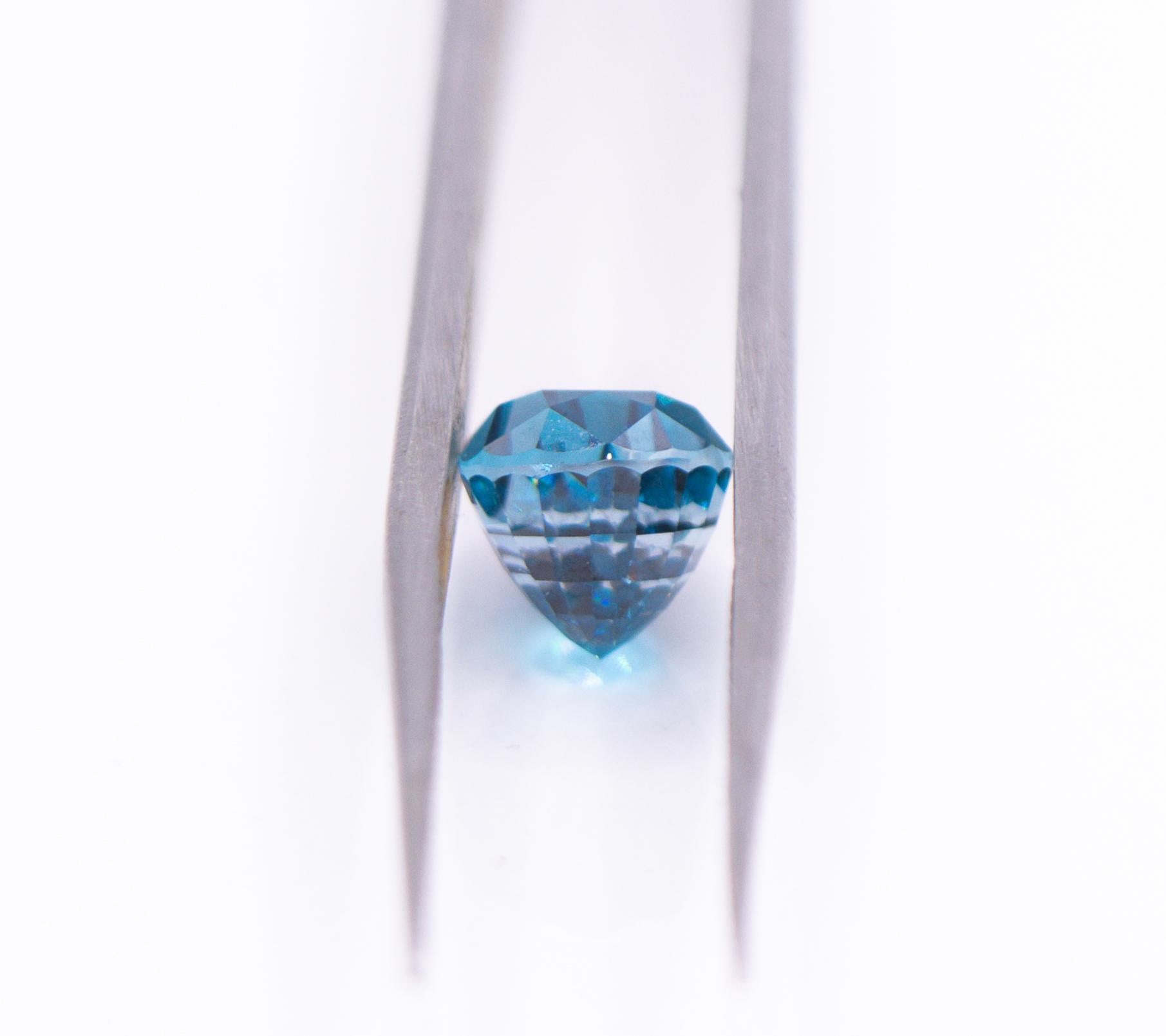 Modern Sparkling 5.15 Carat Blue Zircon Gemstone  Pear 10x7mm For Sale