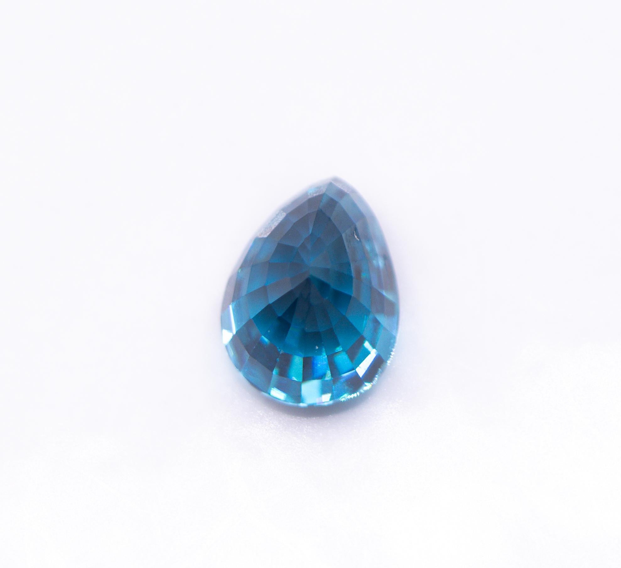 Sparkling 5.15 Carat Blue Zircon Gemstone  Pear 10x7mm For Sale 1