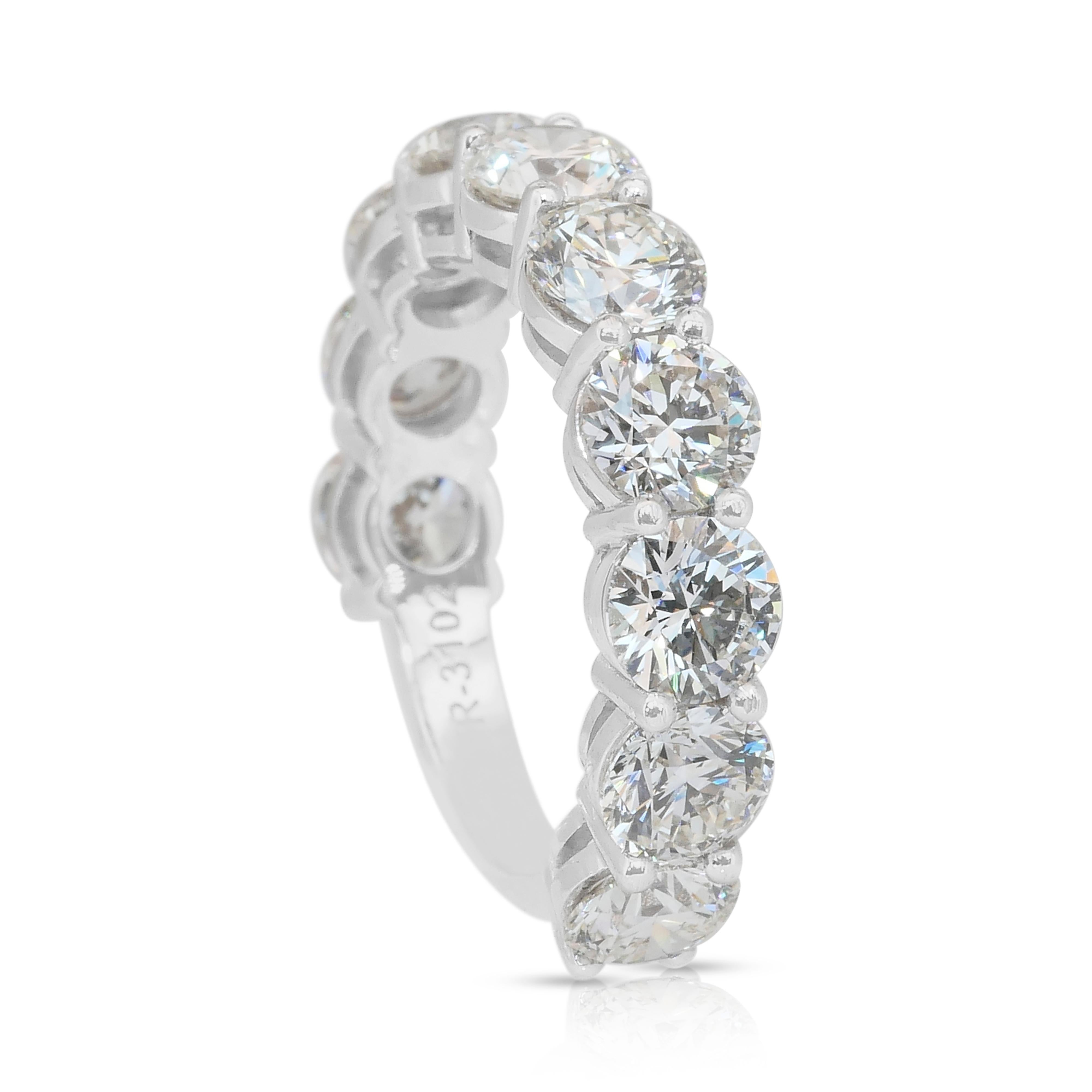 Anello a fascia con 5,18 carati di diamanti in oro bianco 18 carati - Certificato IGI in vendita 3