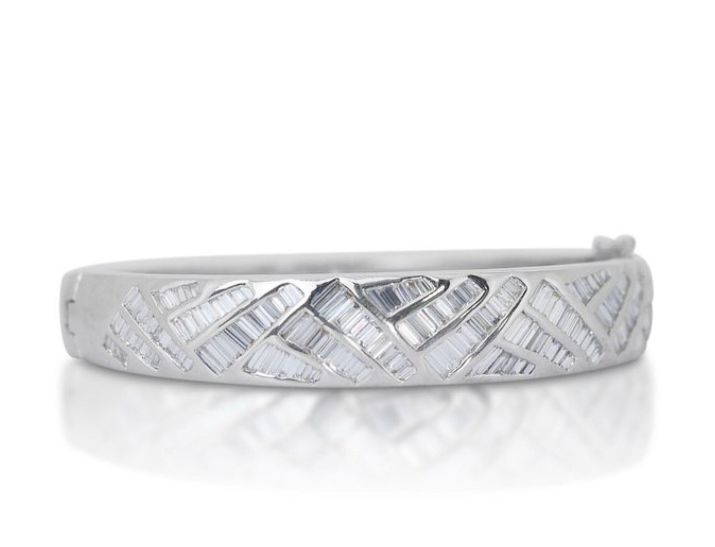 Sparkling 5.63ct Baguette Diamond Bracelet in 18K White Gold For Sale 3