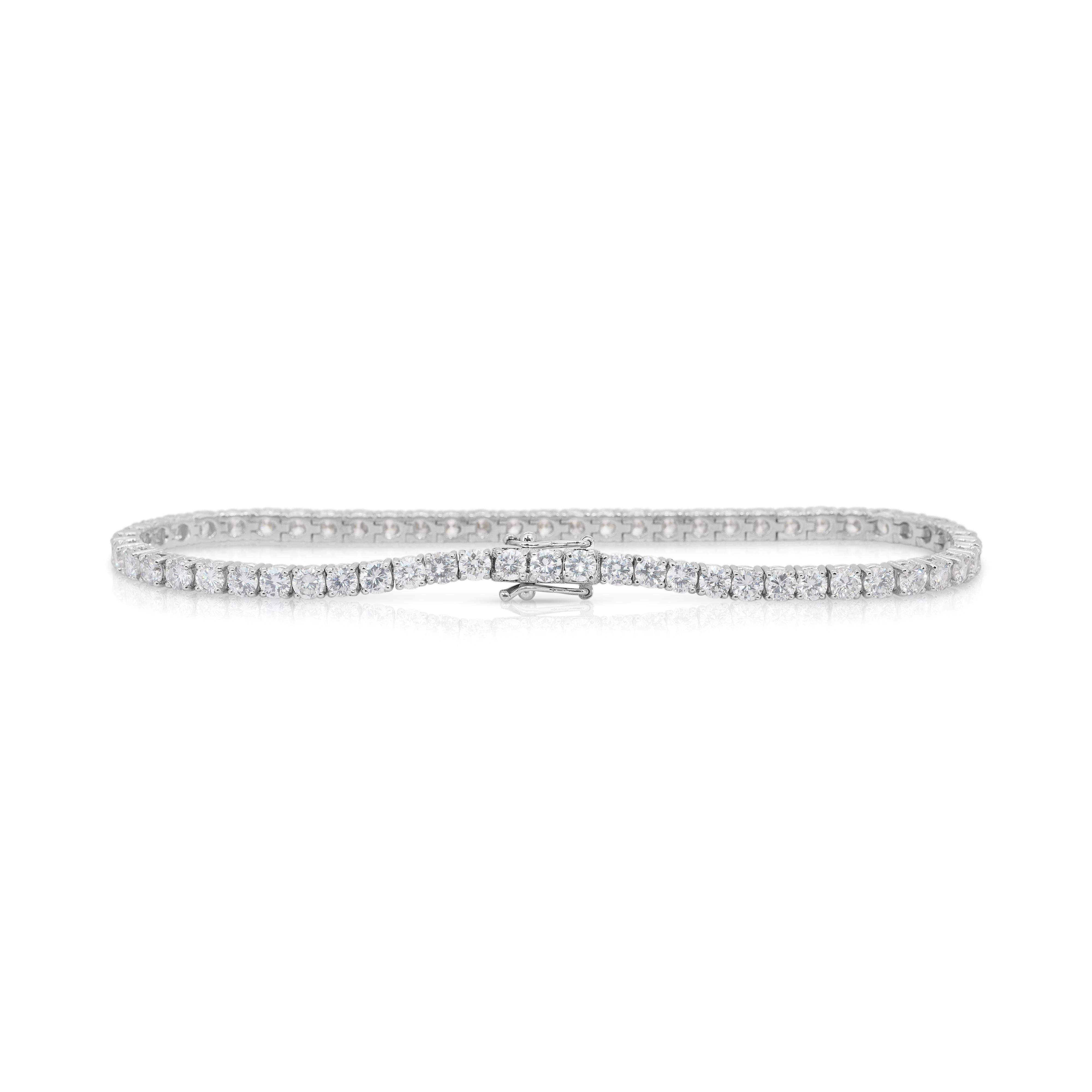 Sparkling 5.88ct Diamonds Tennis Bracelet in 18k White Gold - IGI Certified en Nuevo estado para la venta en רמת גן, IL