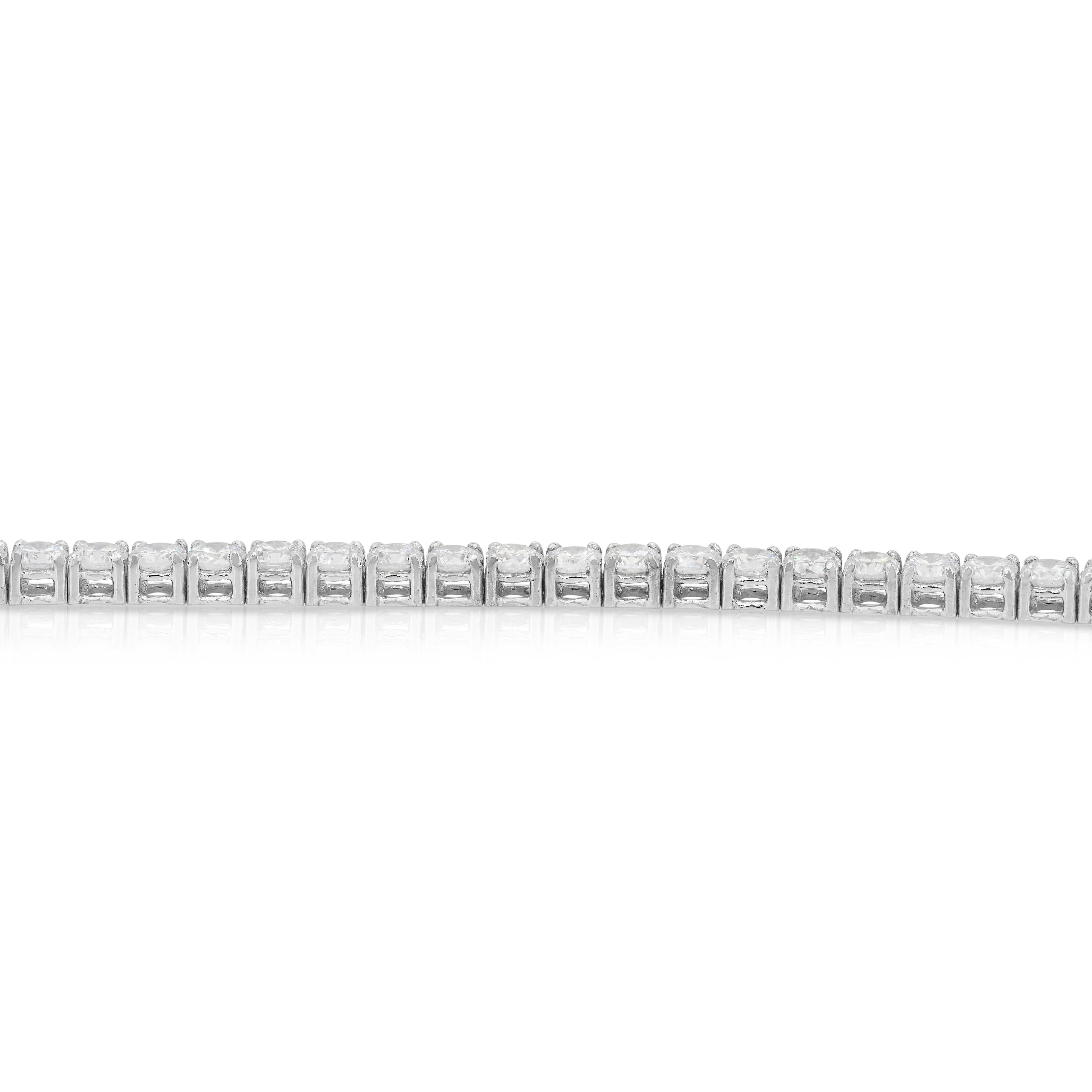 Sparkling 5.88ct Diamonds Tennis Bracelet in 18k White Gold - IGI Certified en venta 4