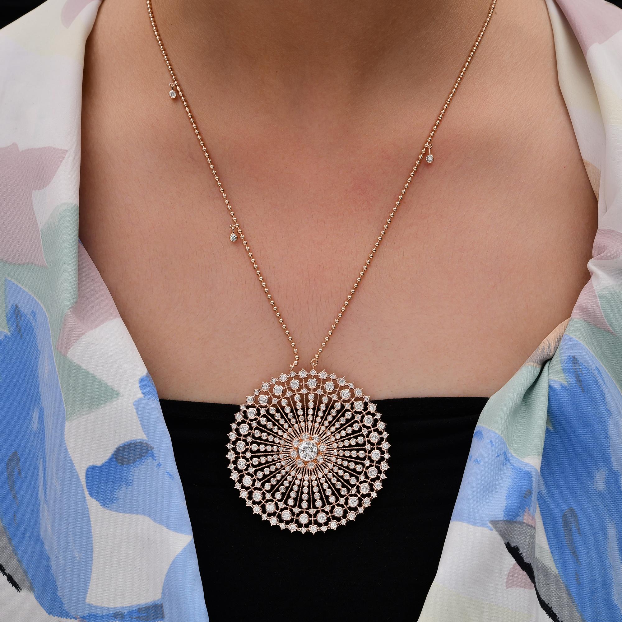 Realizzata in oro a 18 carati, questa splendida collana è impreziosita da 8,08 carati di diamanti scintillanti. Il diamante è una pietra natale di aprile e si ritiene che aumenti la fiducia in se stessi e la creatività. Un regalo meraviglioso per la