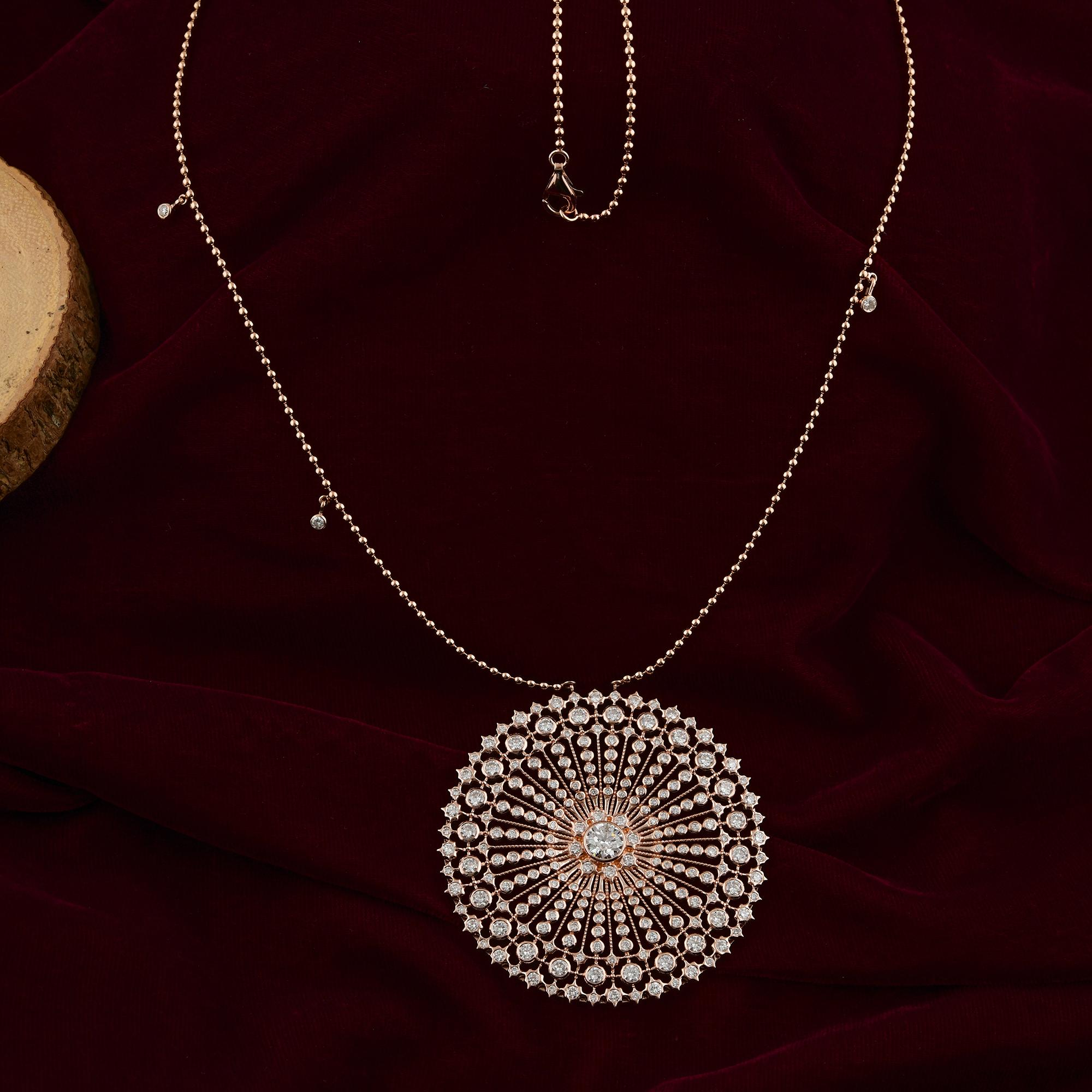 Scintillante collana con ciondolo a forma rotonda con diamanti da 8,08 carati in oro rosa 18 carati in vendita 1